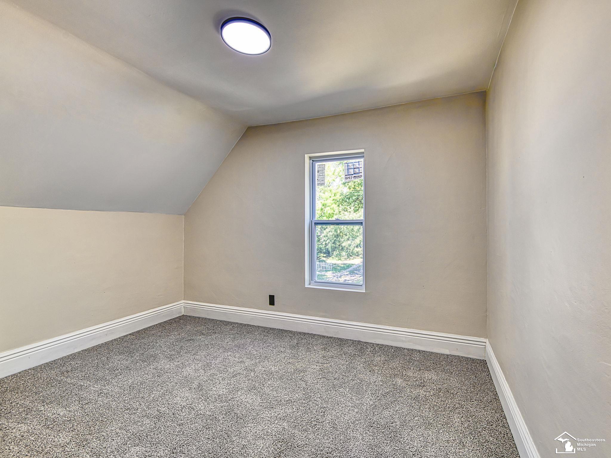 109 W 5th Street