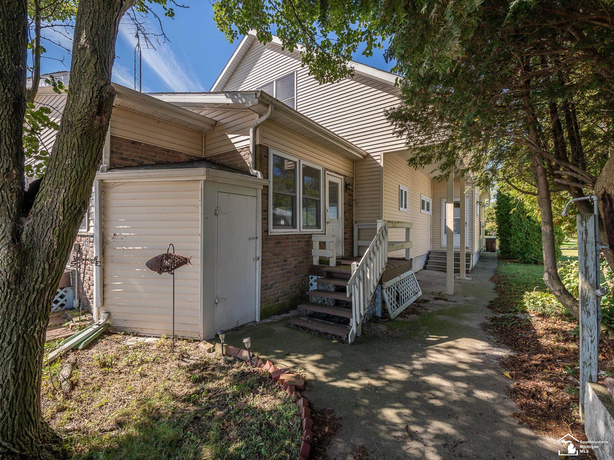 12294 Lakeshore Drive
