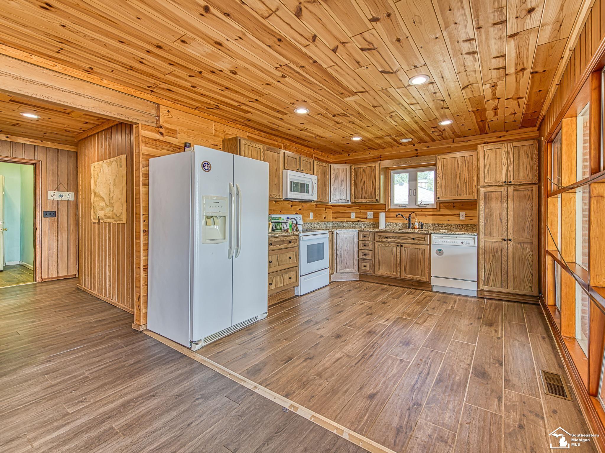 12294 Lakeshore Drive