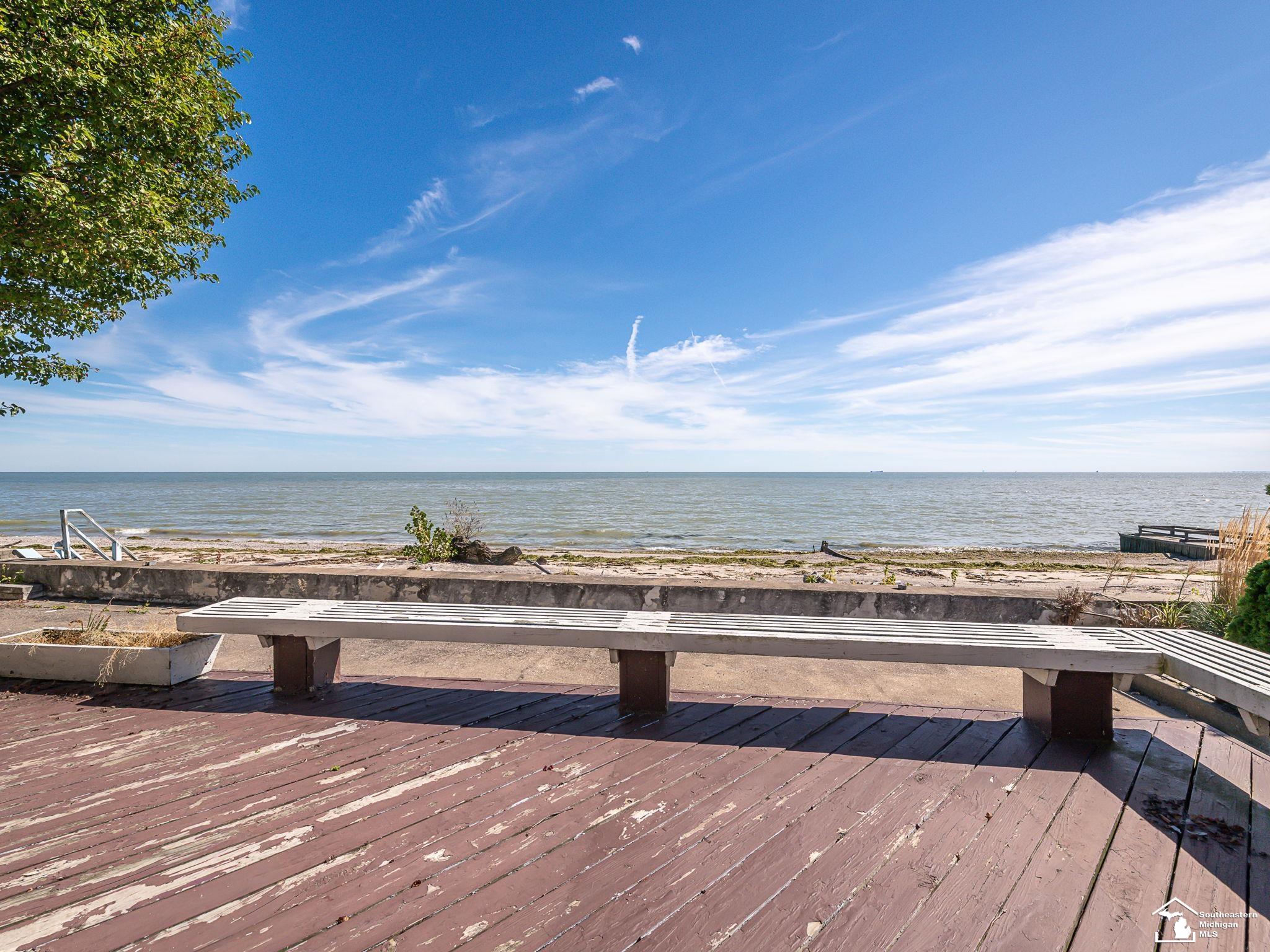 12294 Lakeshore Drive