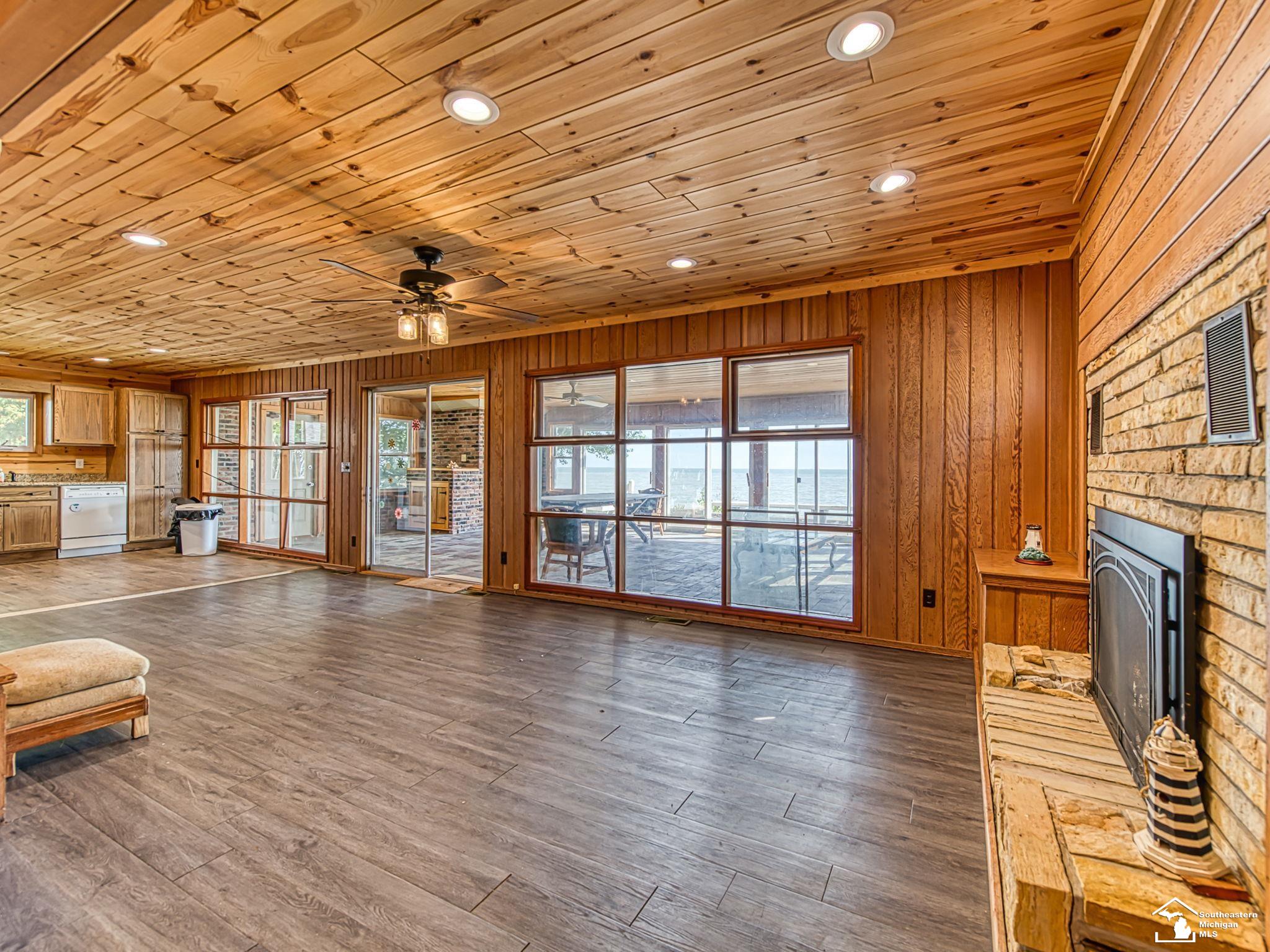 12294 Lakeshore Drive