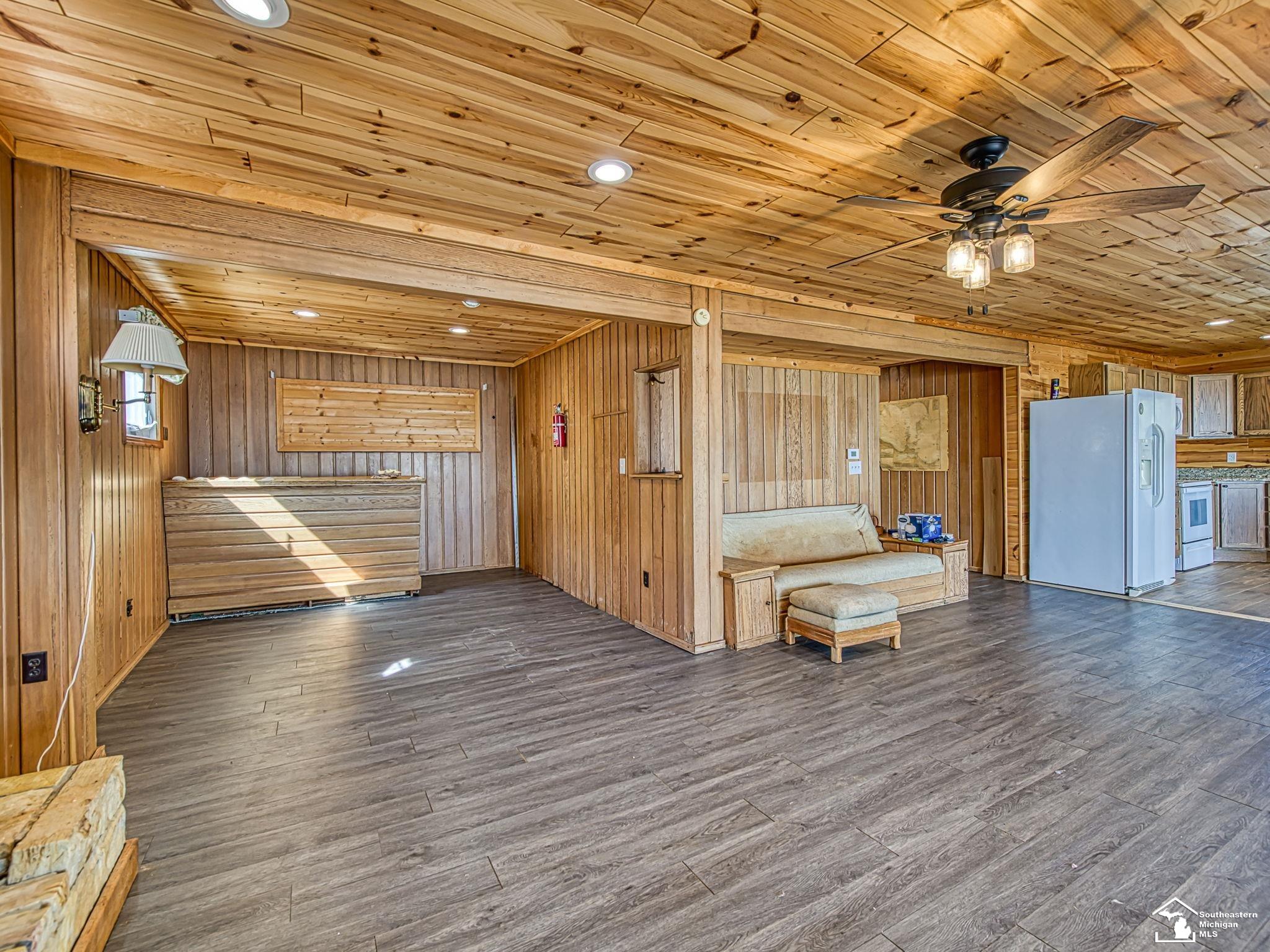 12294 Lakeshore Drive