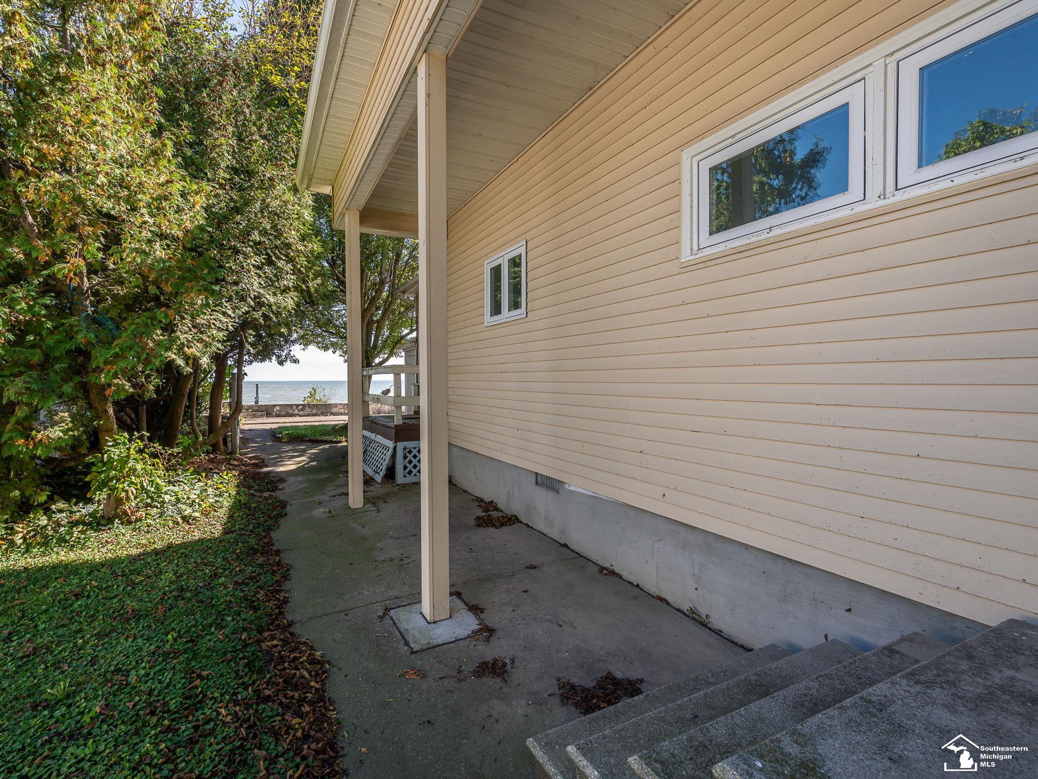 12294 Lakeshore Drive