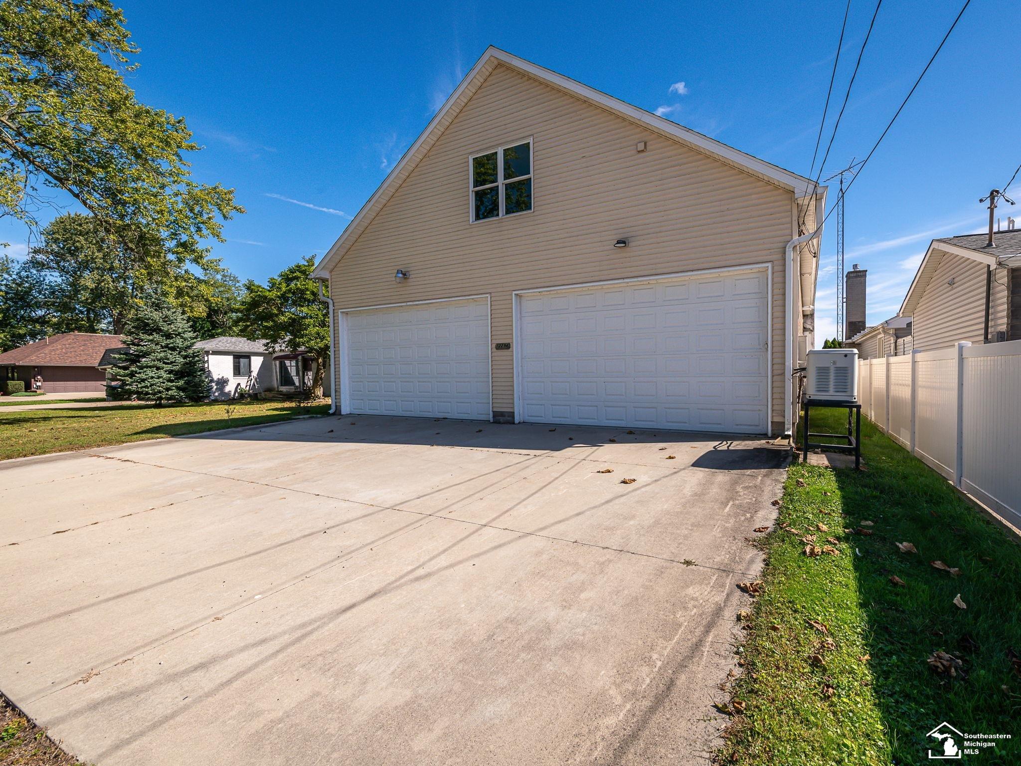 12294 Lakeshore Drive