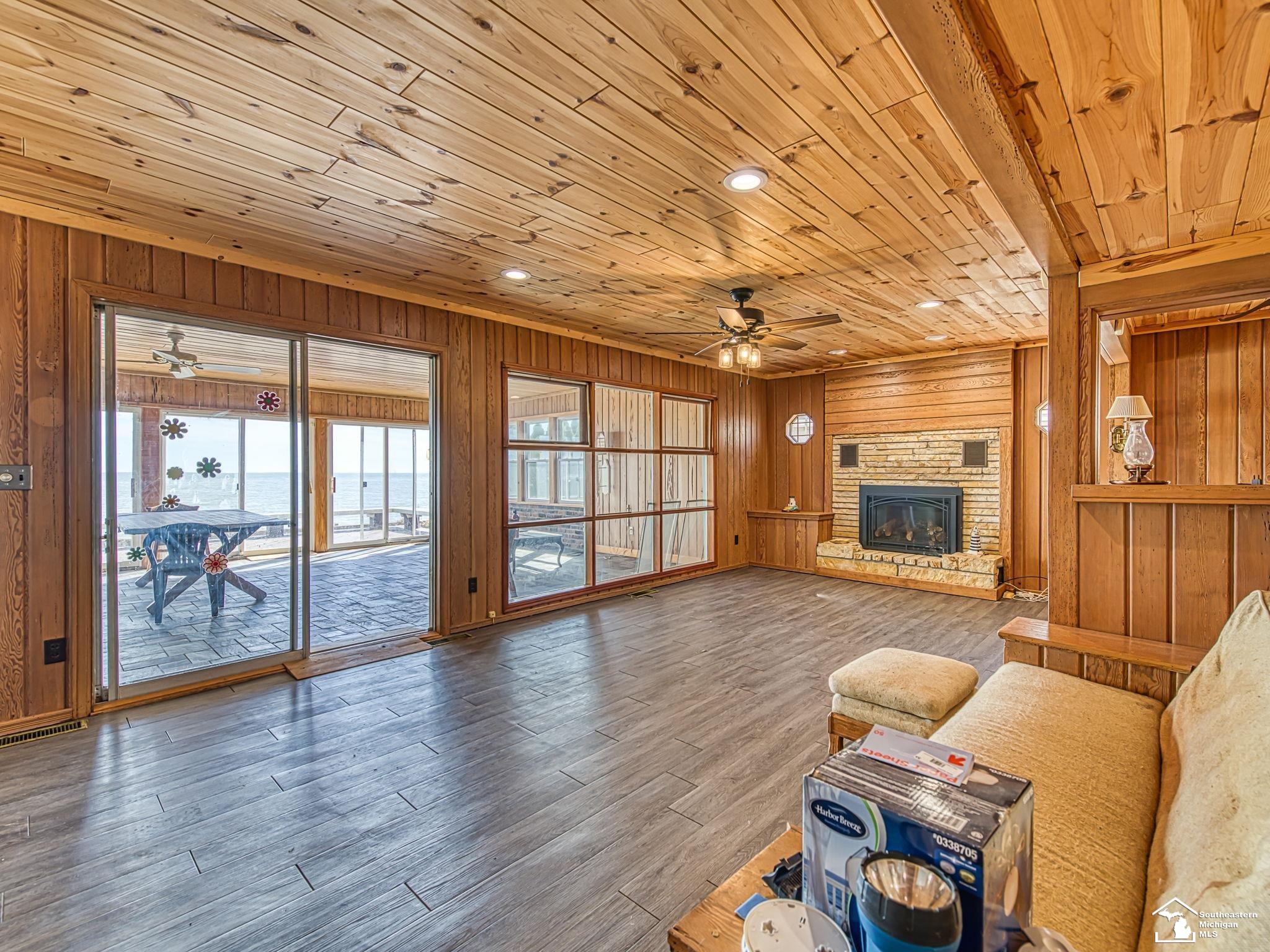 12294 Lakeshore Drive