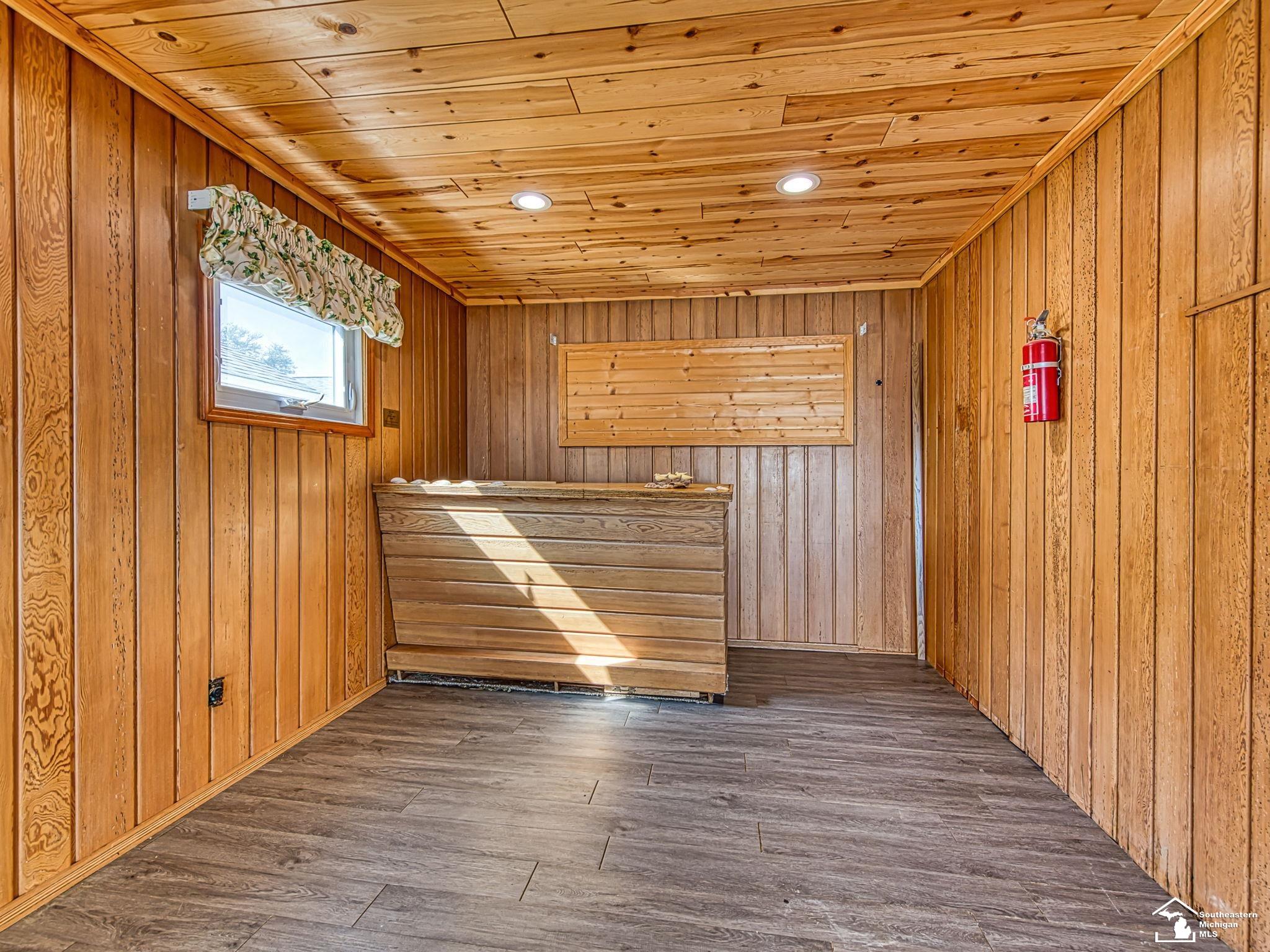 12294 Lakeshore Drive