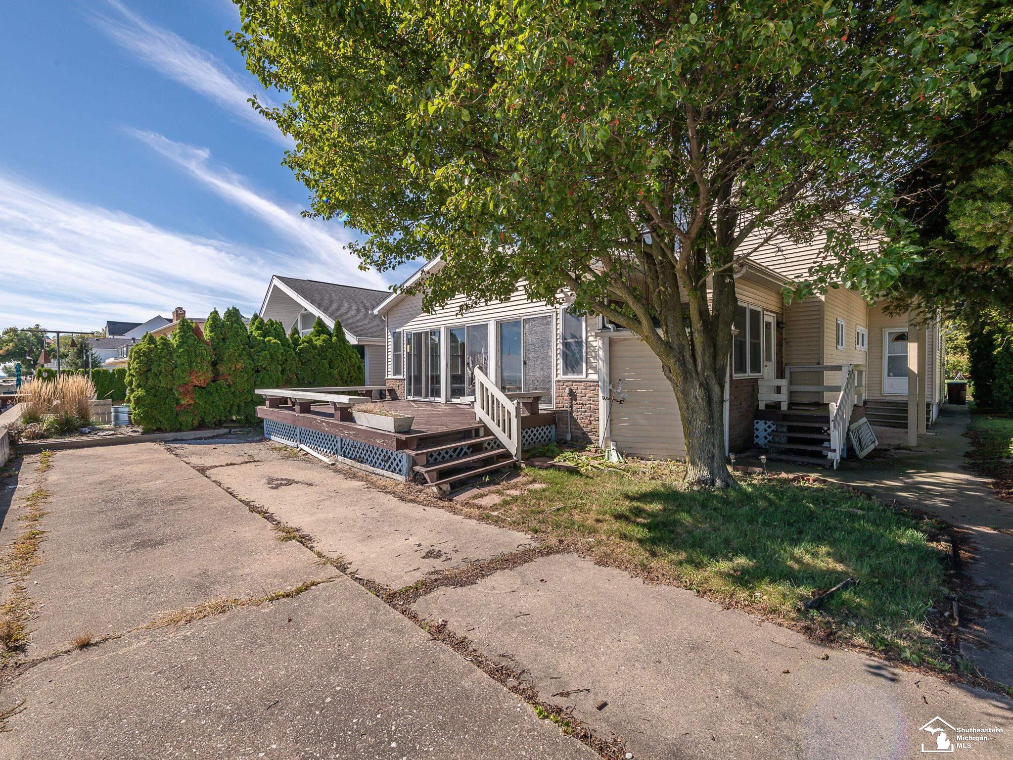 12294 Lakeshore Drive