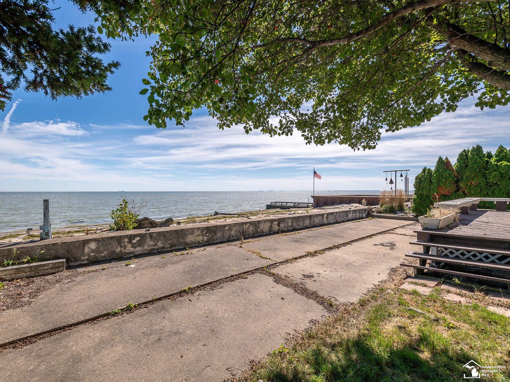 12294 Lakeshore Drive