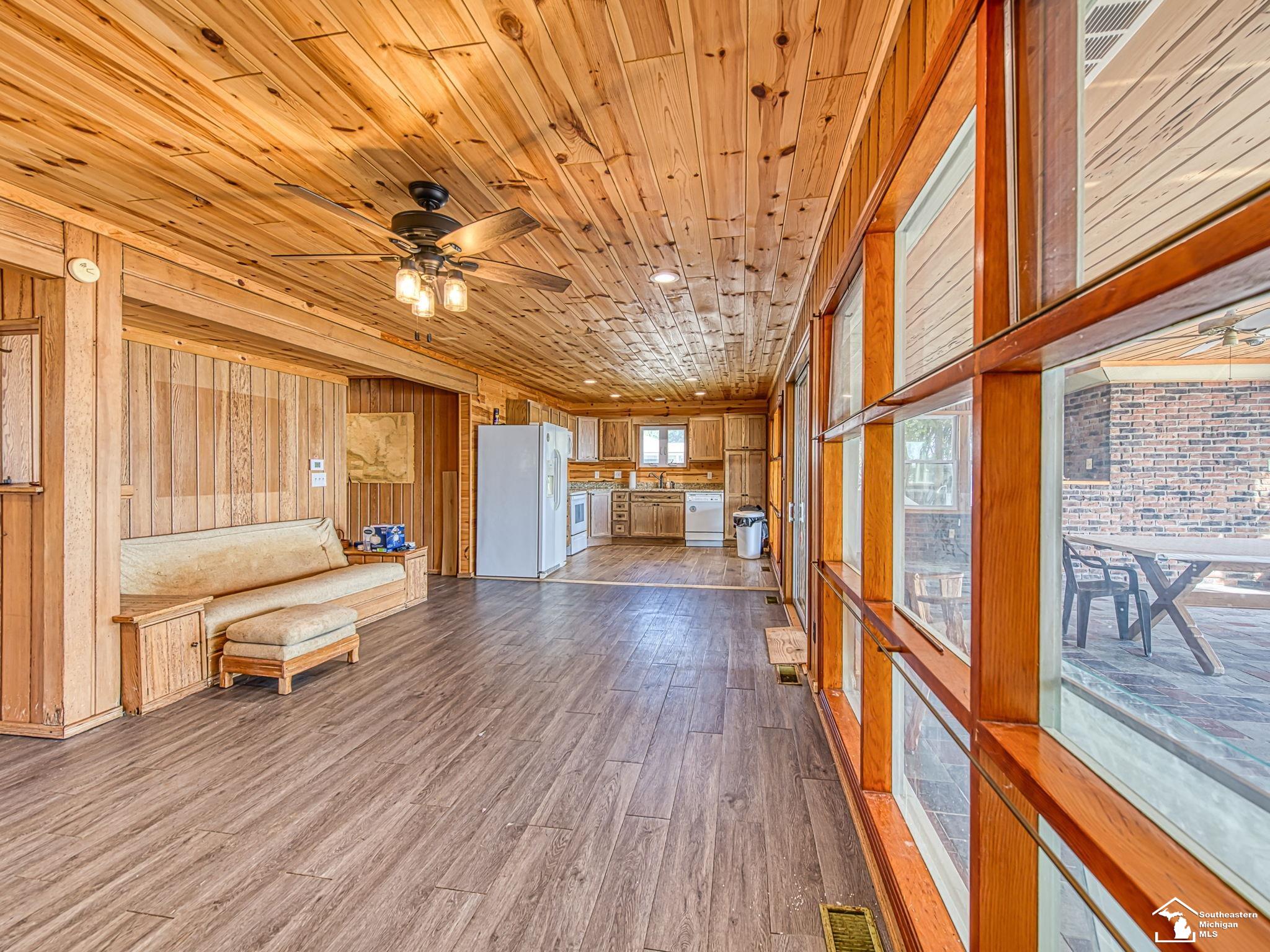 12294 Lakeshore Drive