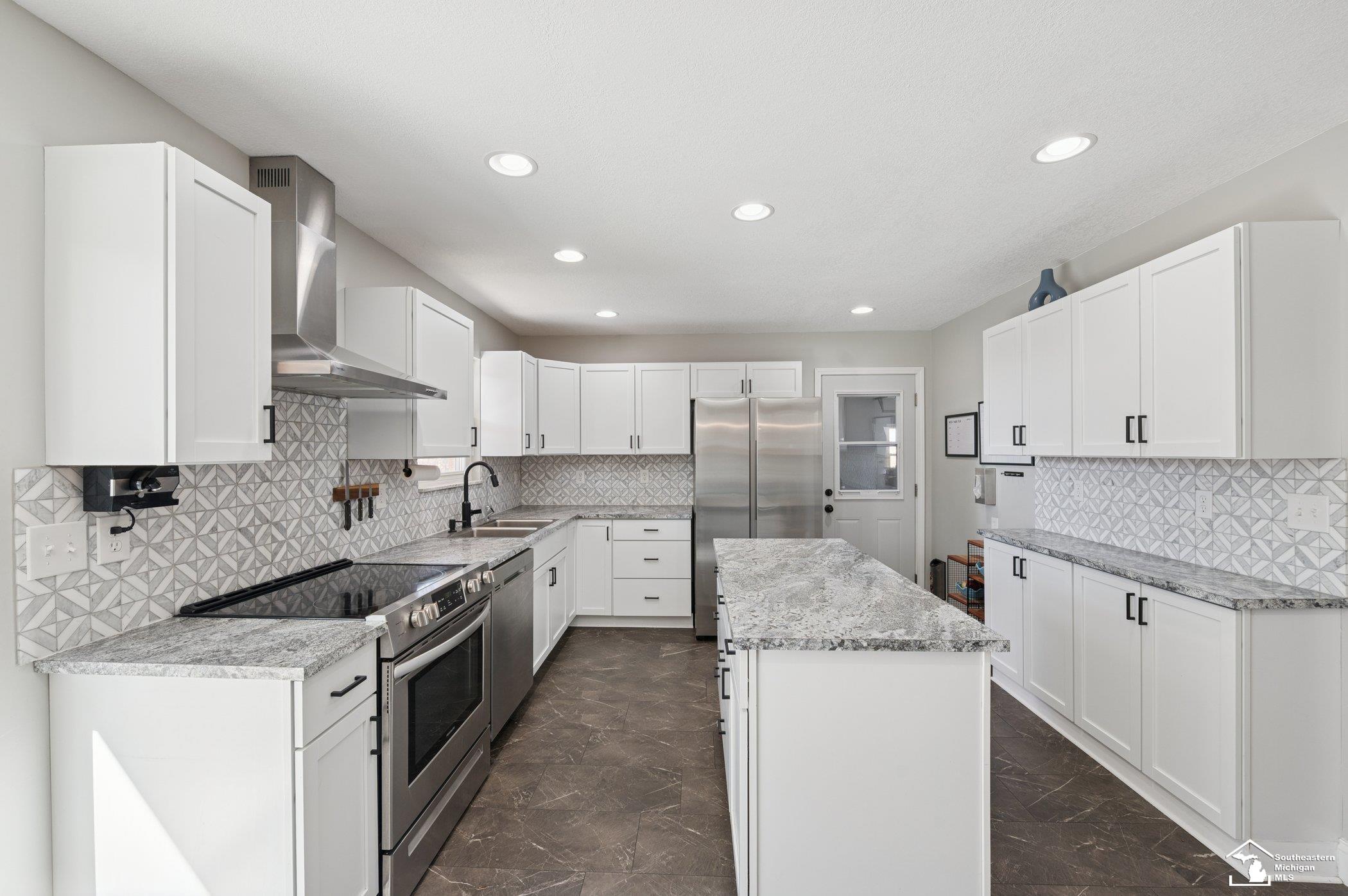 7555 Sylvania Petersburg Road