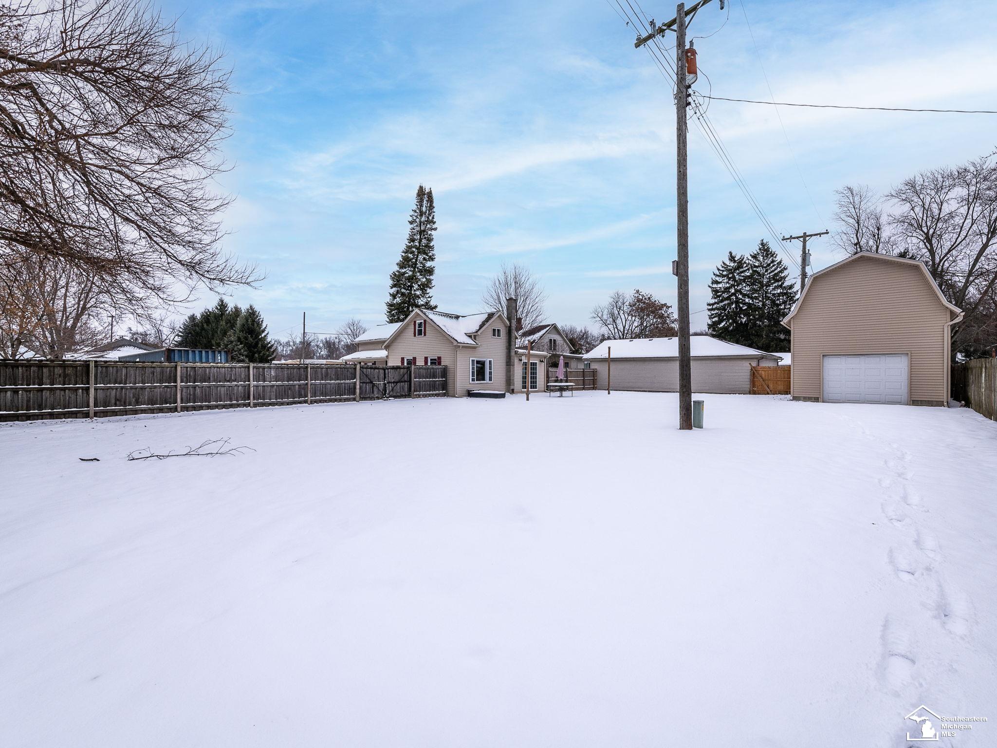 196 E Walnut Street