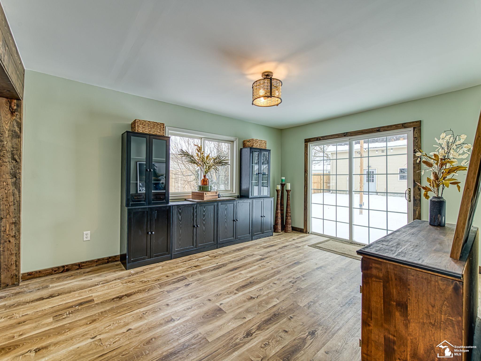 196 E Walnut Street