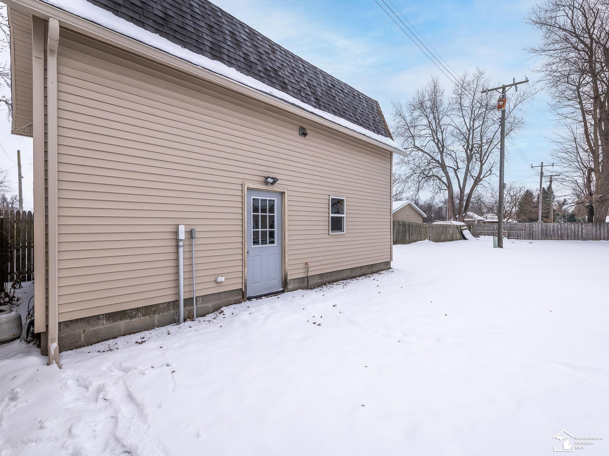 196 E Walnut Street