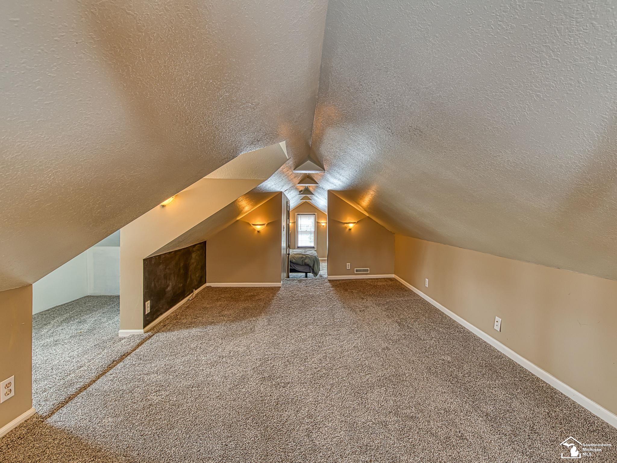 196 E Walnut Street
