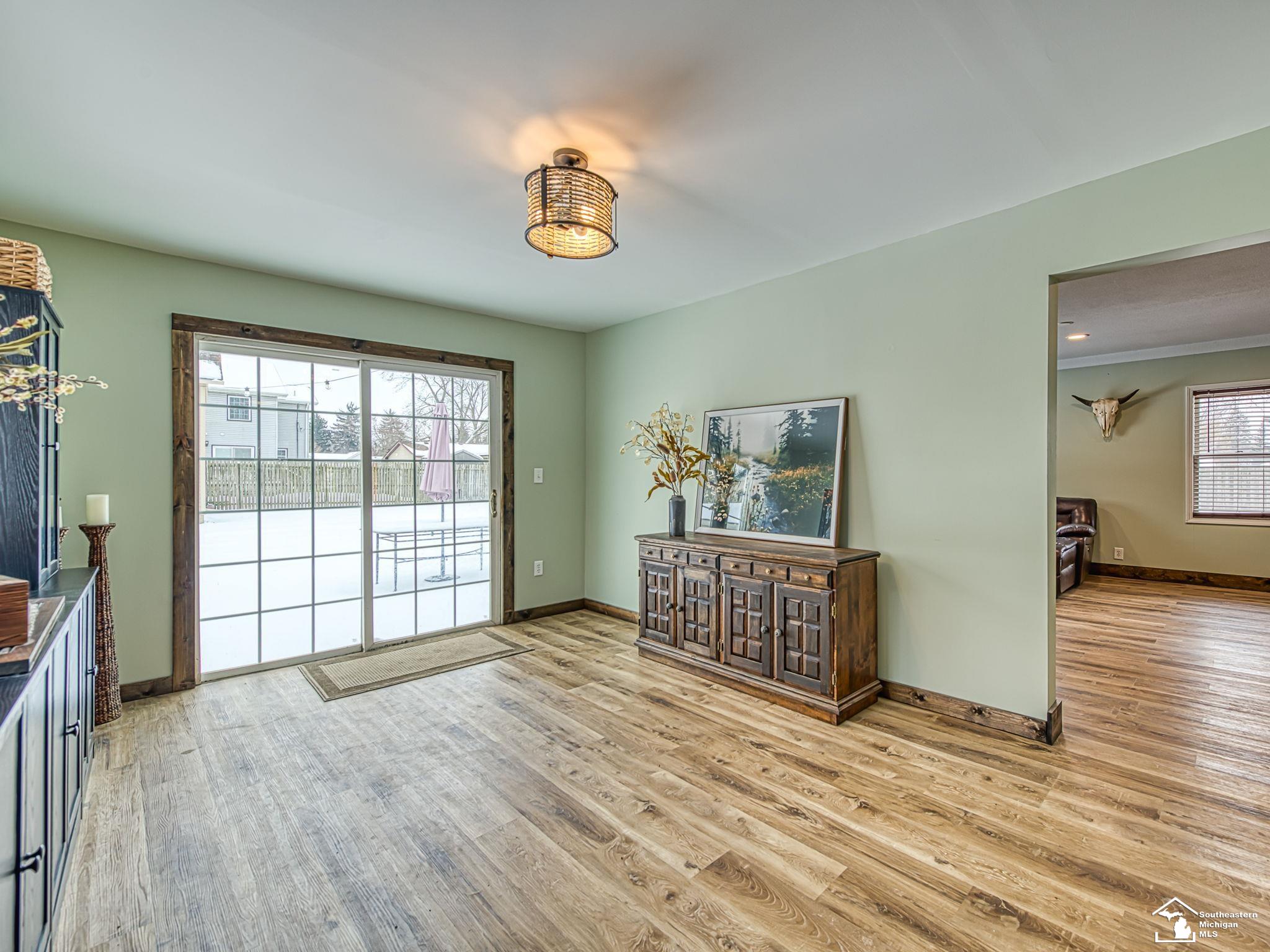 196 E Walnut Street