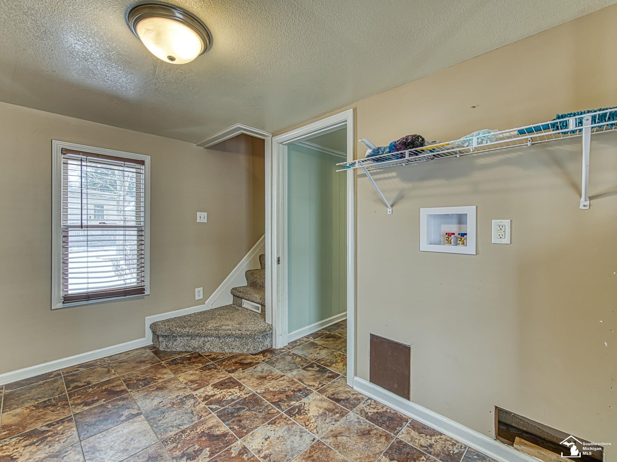 196 E Walnut Street