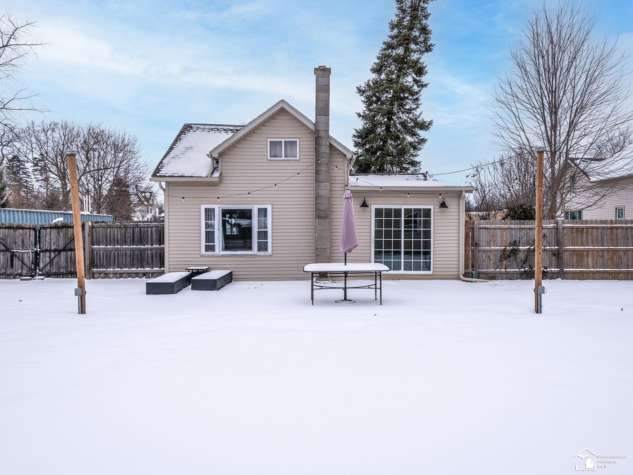 196 E Walnut Street