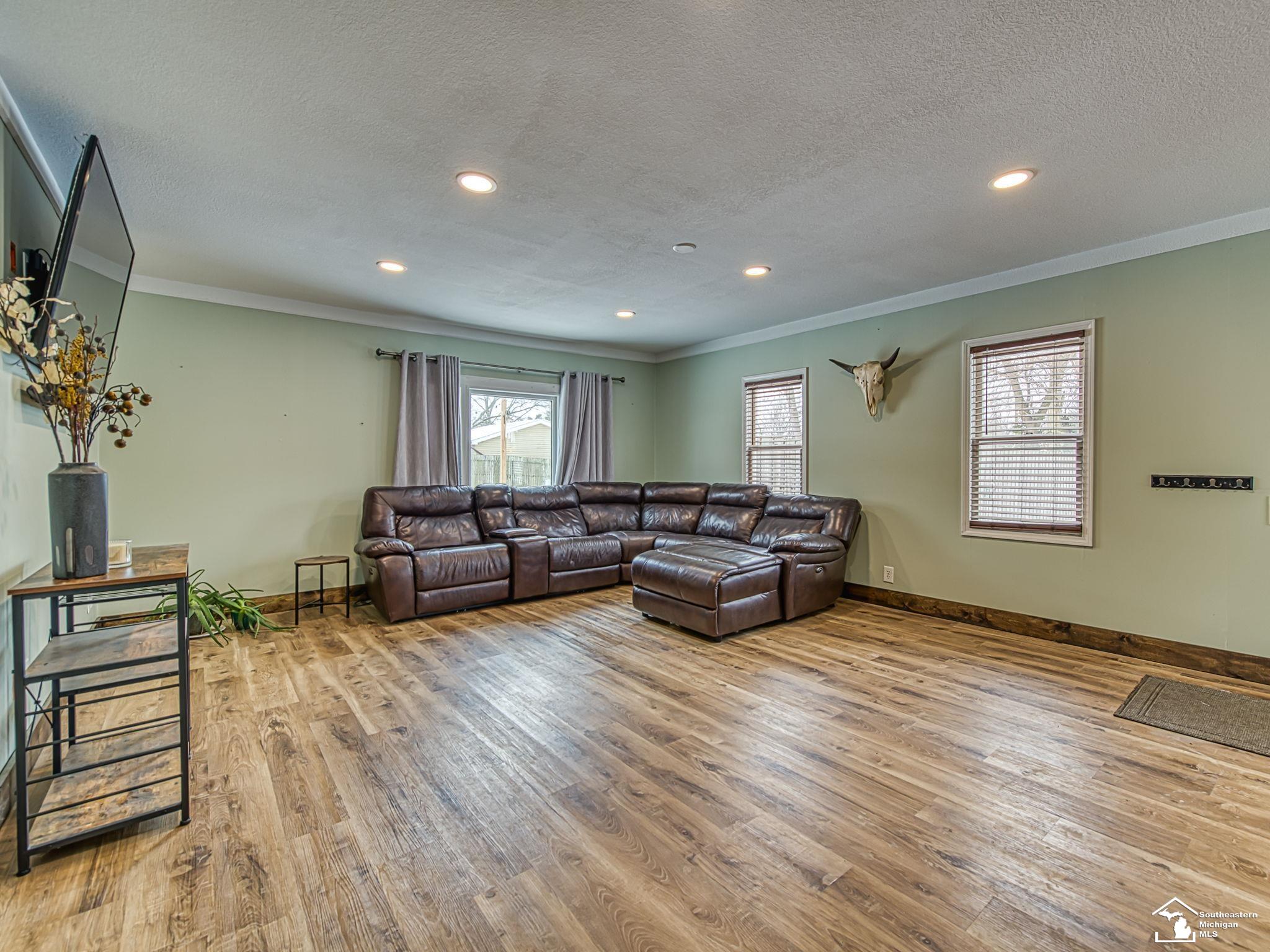 196 E Walnut Street