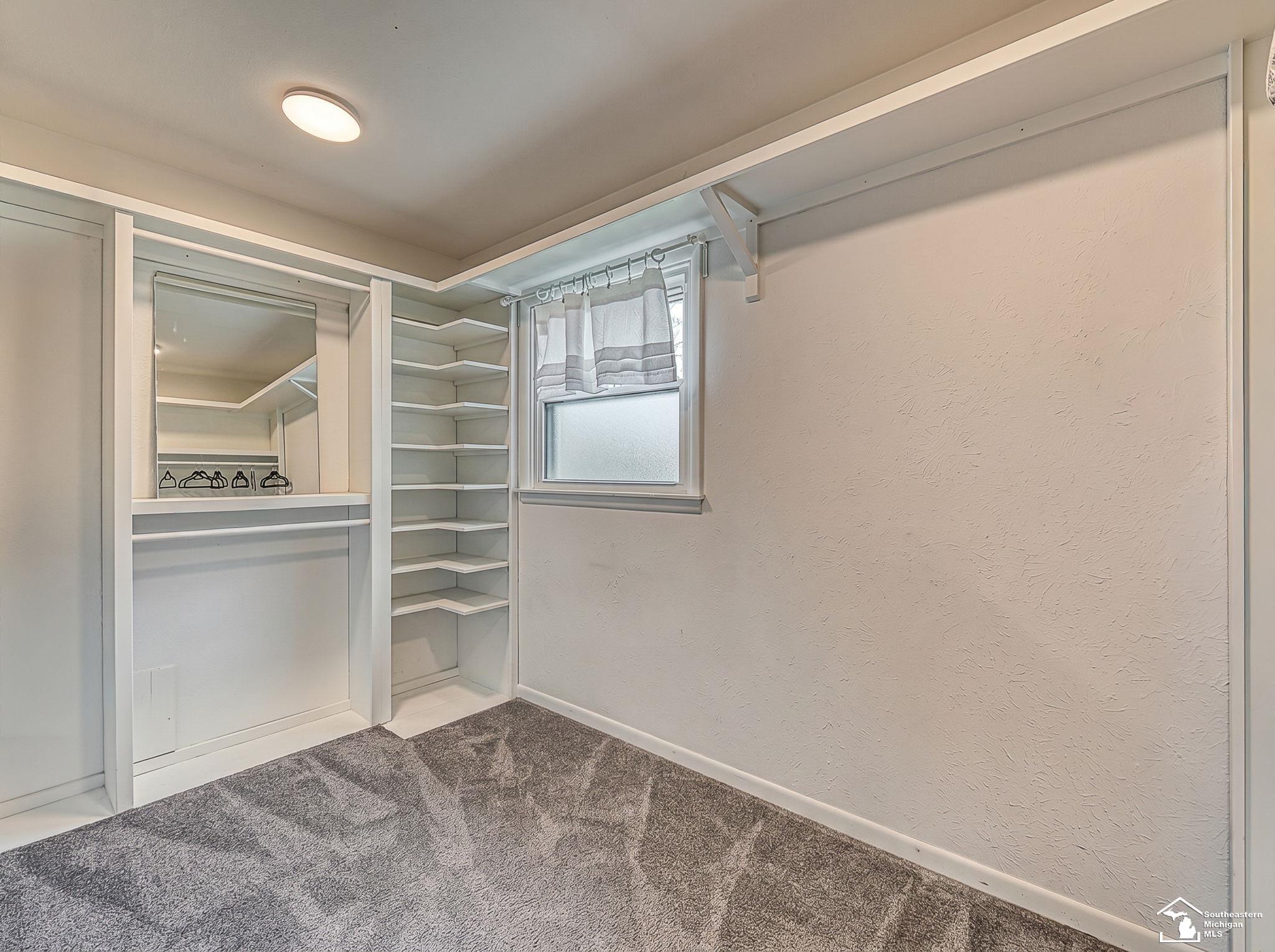 1060 Hollywood Drive