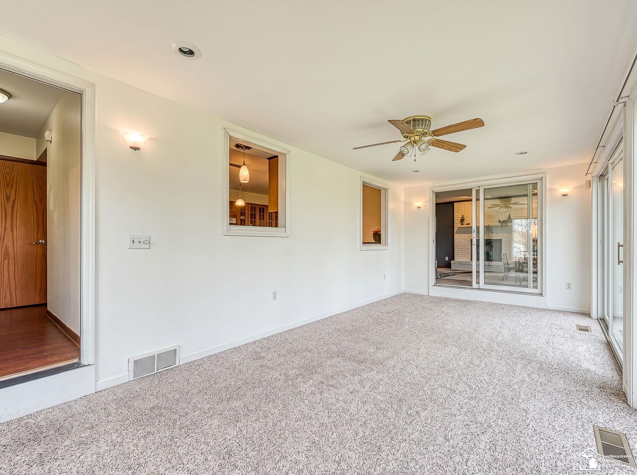1060 Hollywood Drive