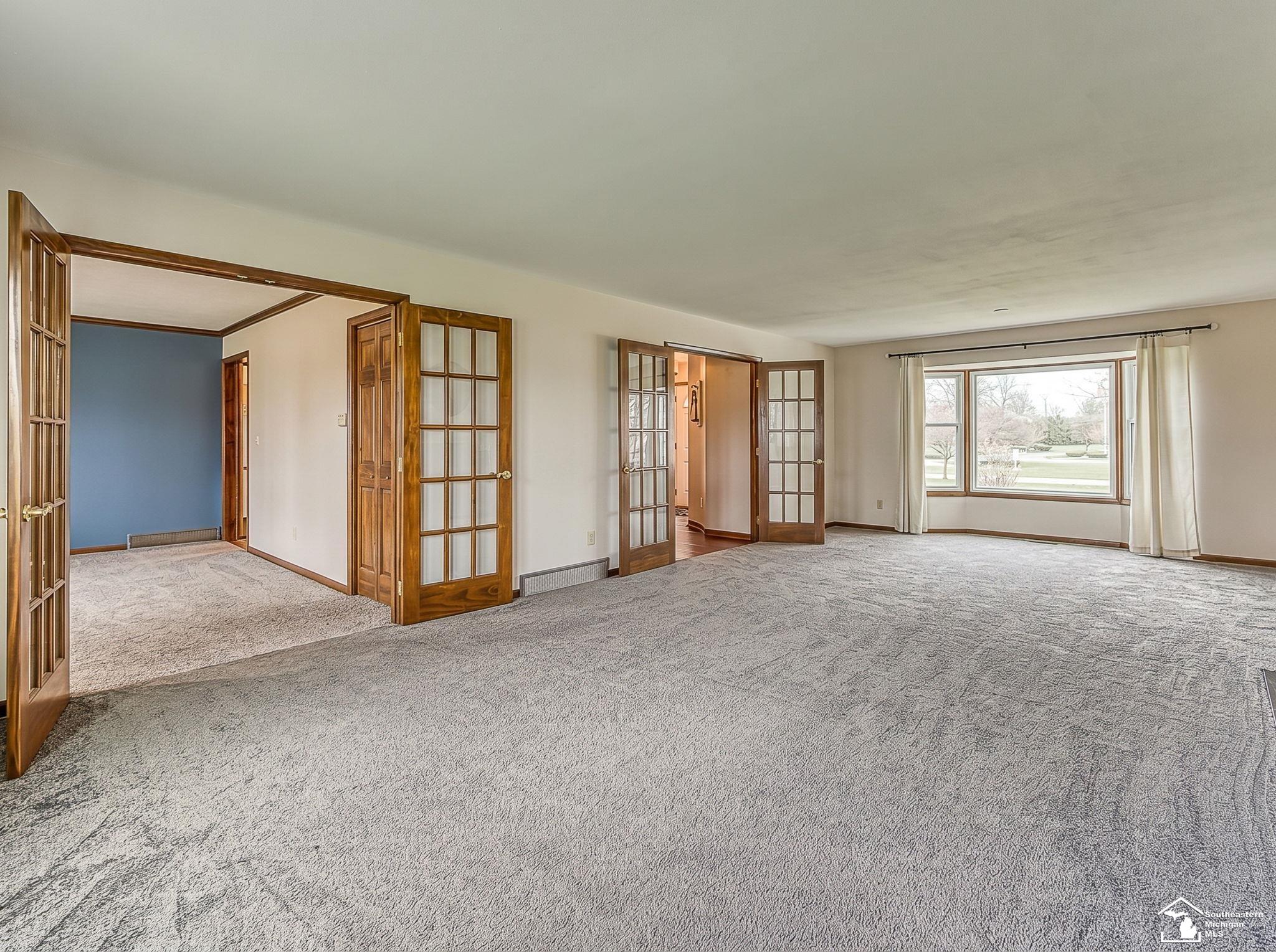 1060 Hollywood Drive
