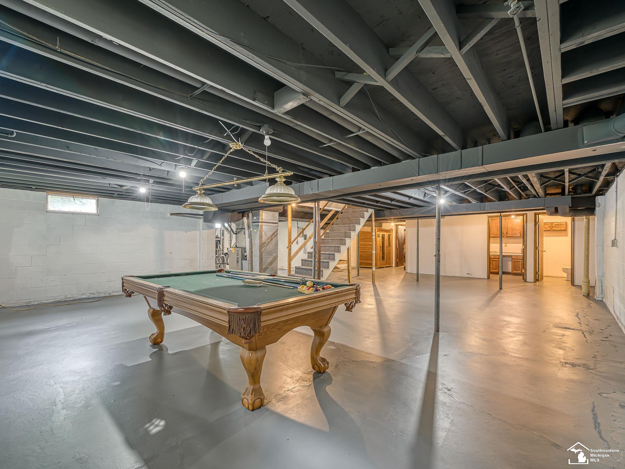 1060 Hollywood Drive