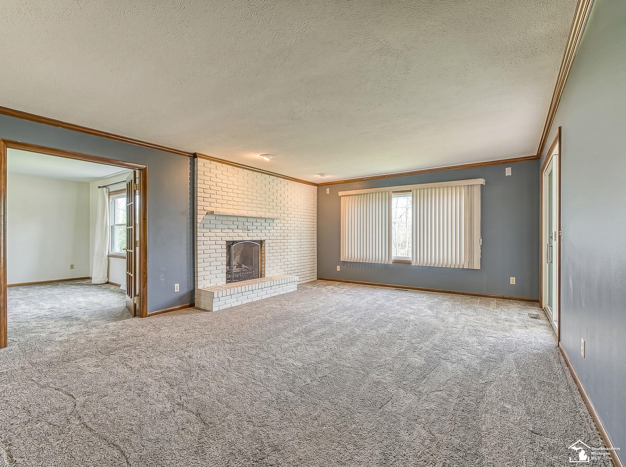 1060 Hollywood Drive