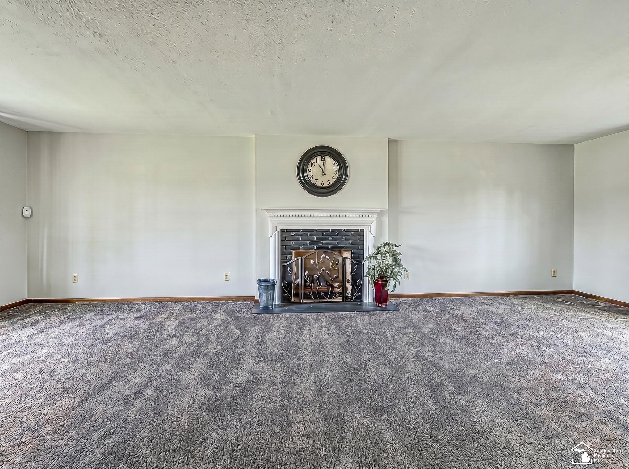 1060 Hollywood Drive