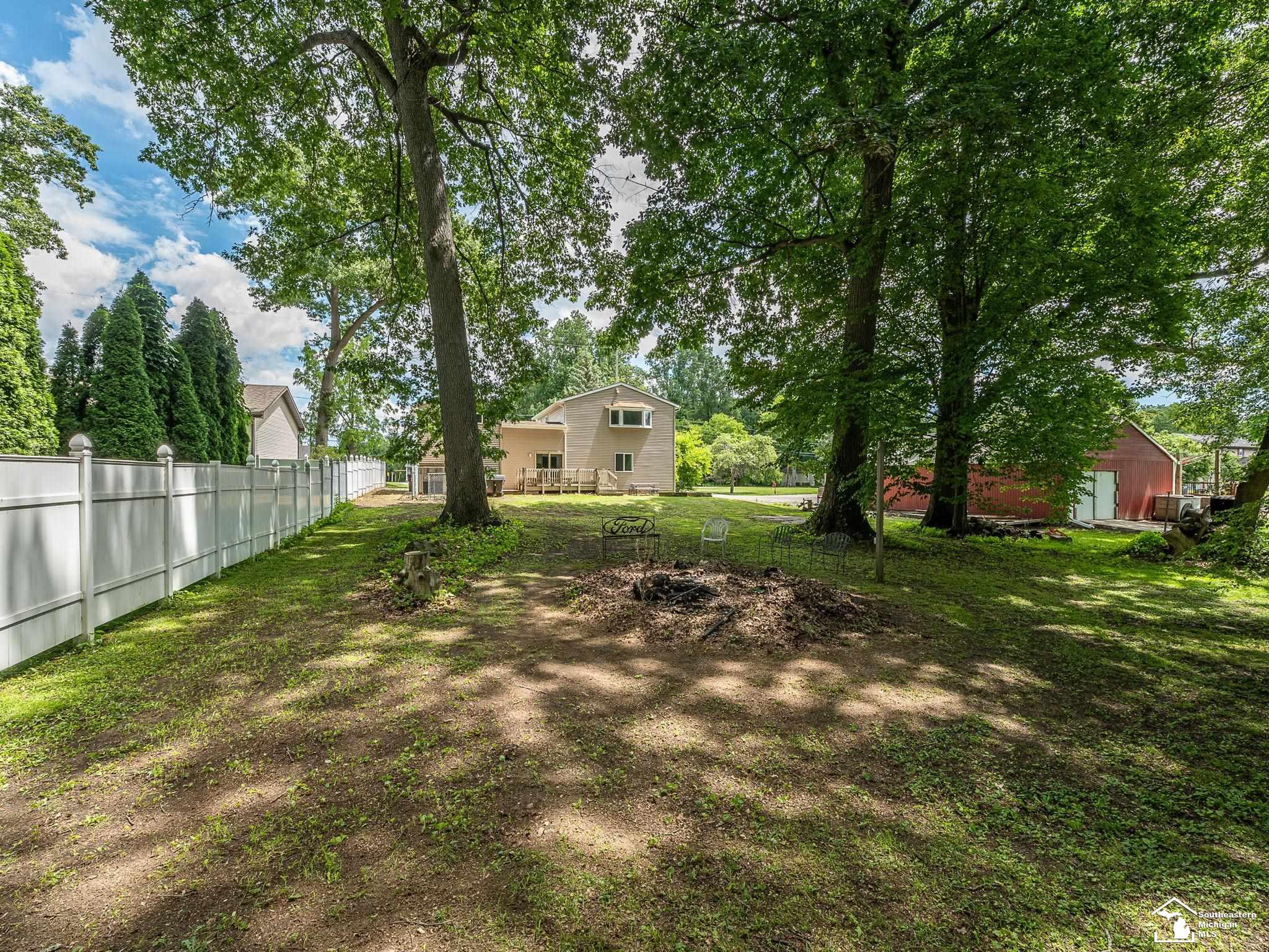 3881 E Stein Road