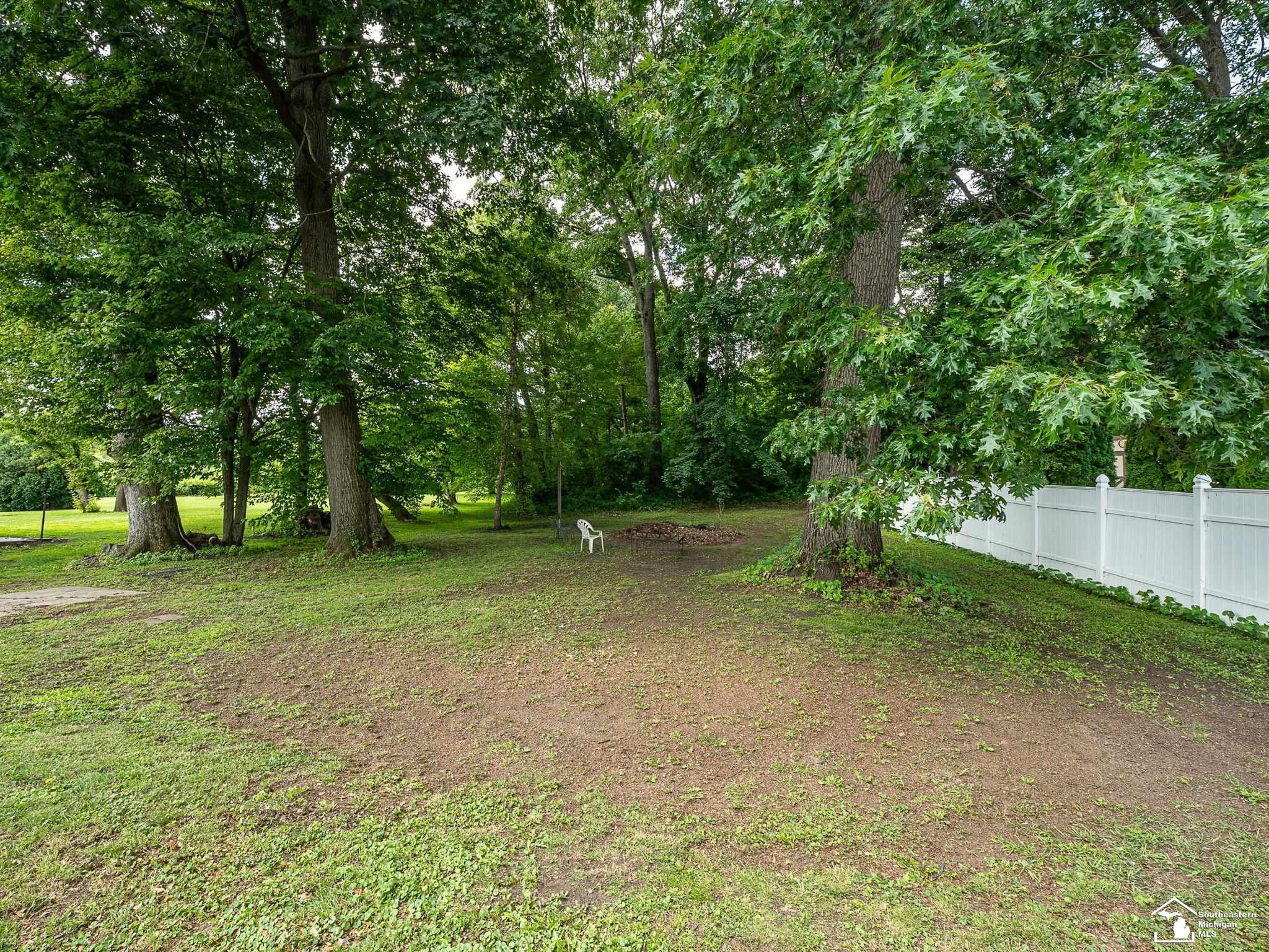 3881 E Stein Road
