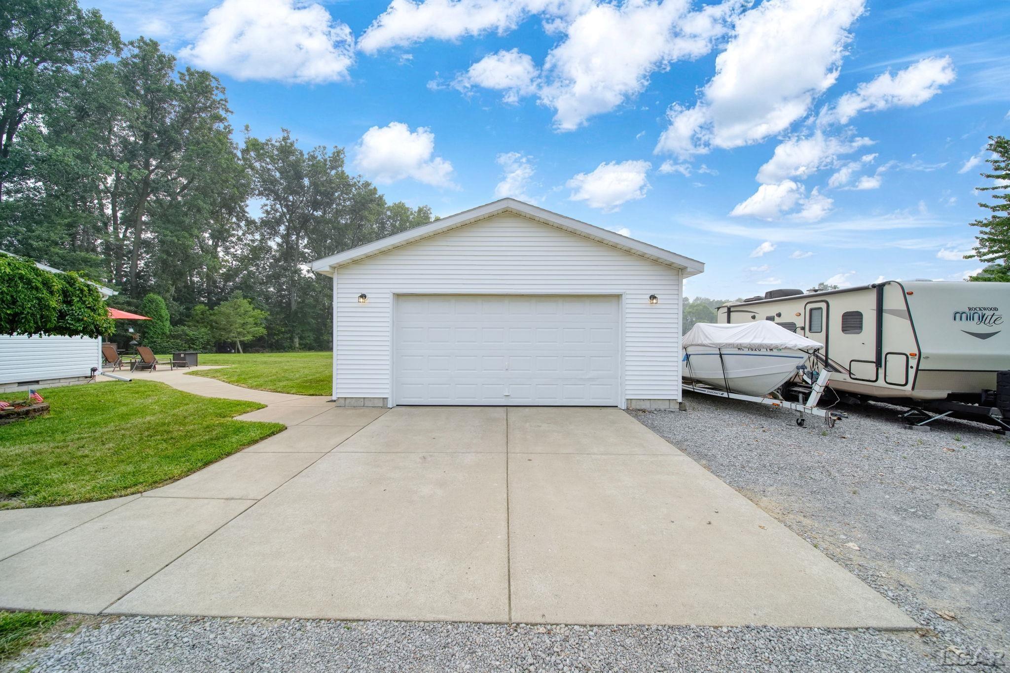 1052 Meanwell Road