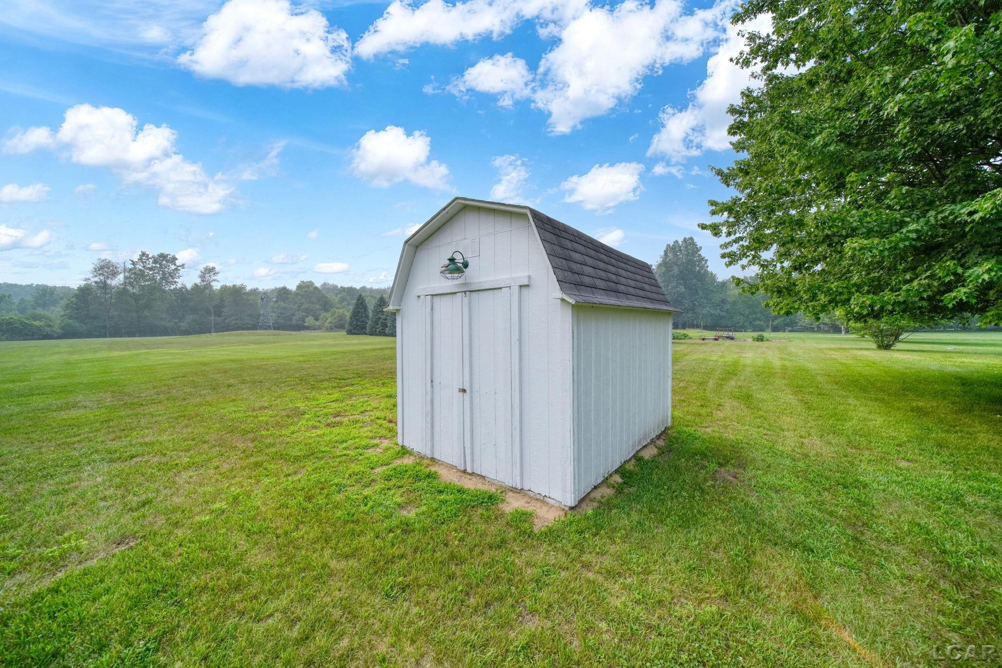 1052 Meanwell Road