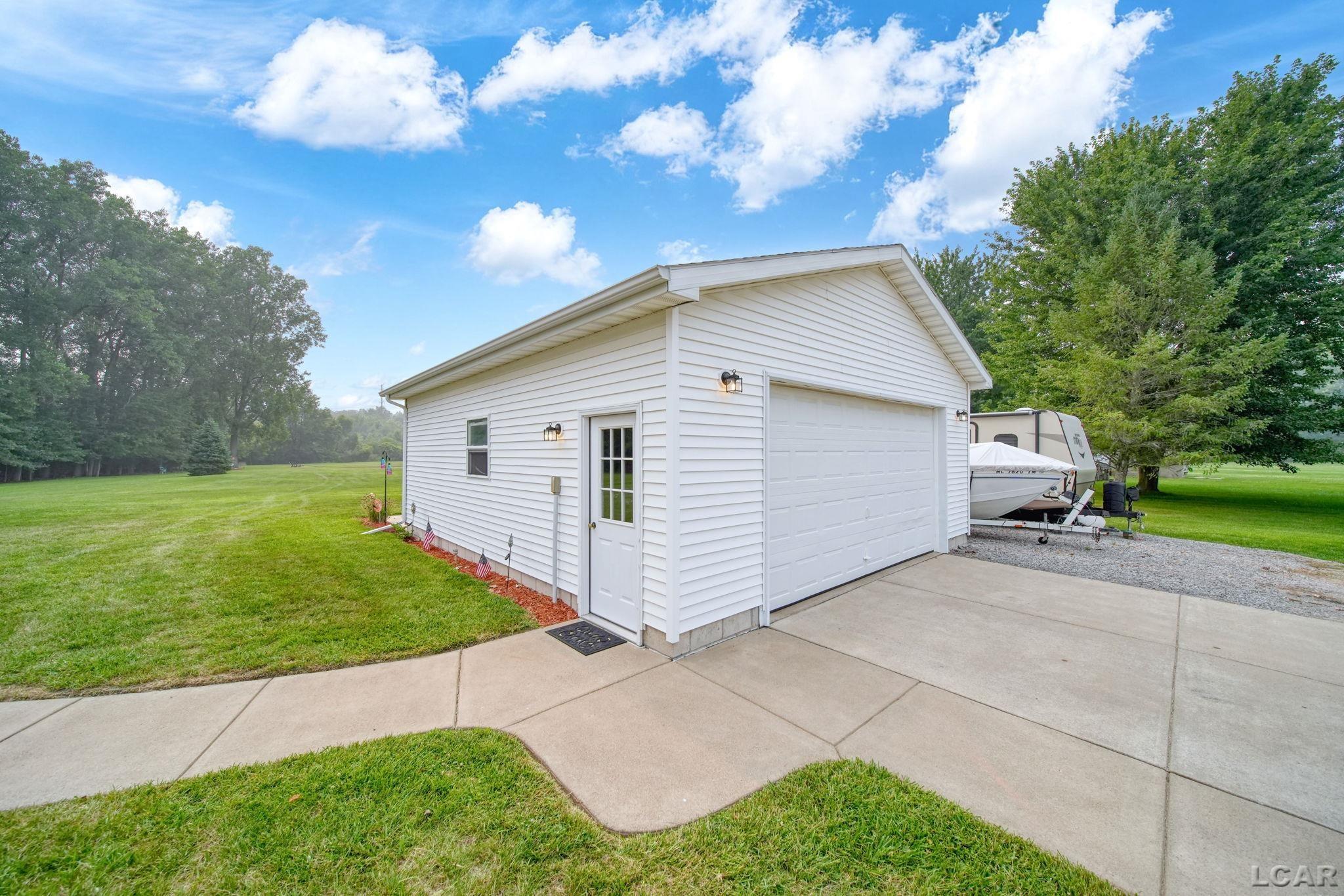 1052 Meanwell Road