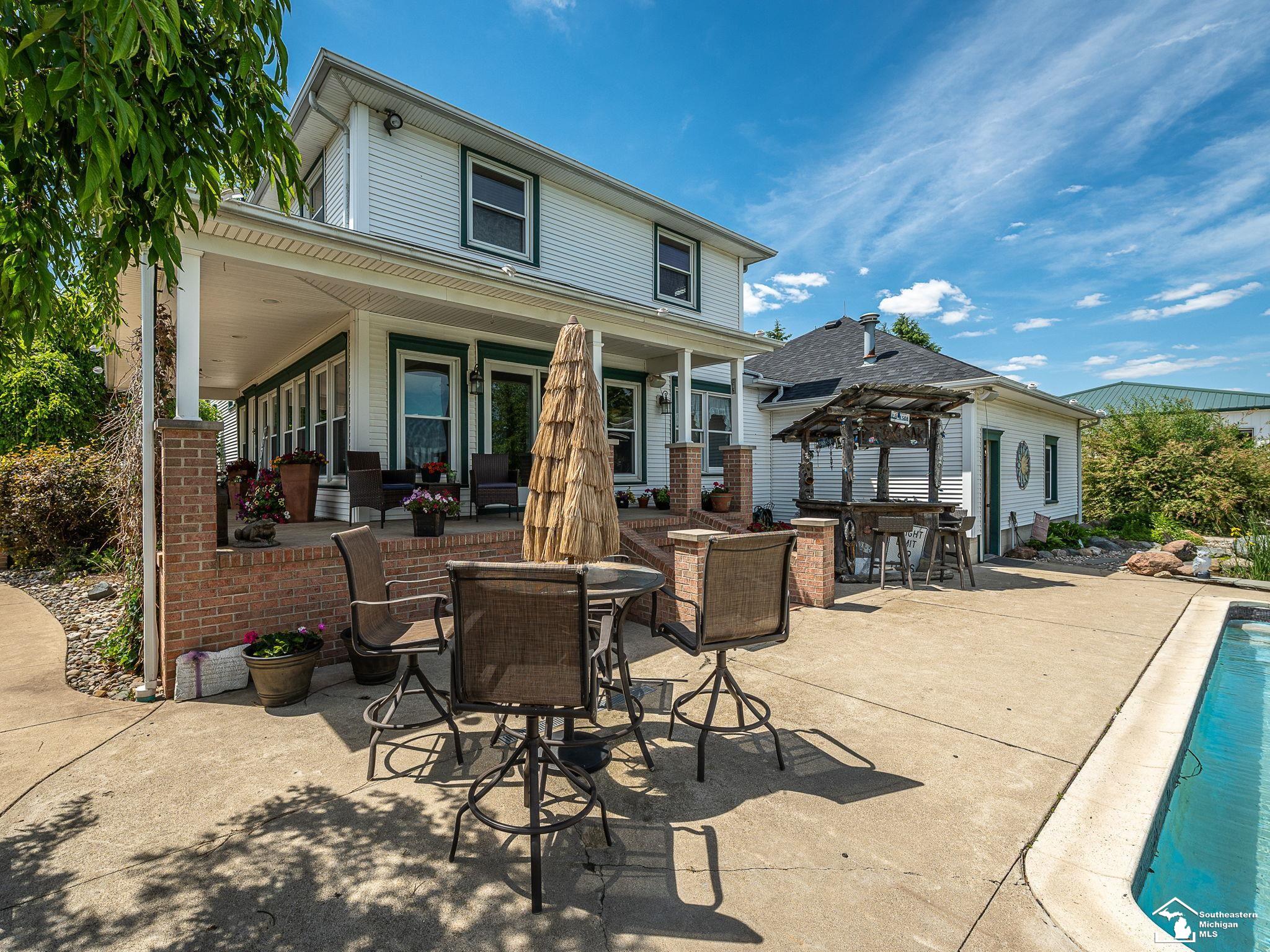 1661 Bucholtz Highway