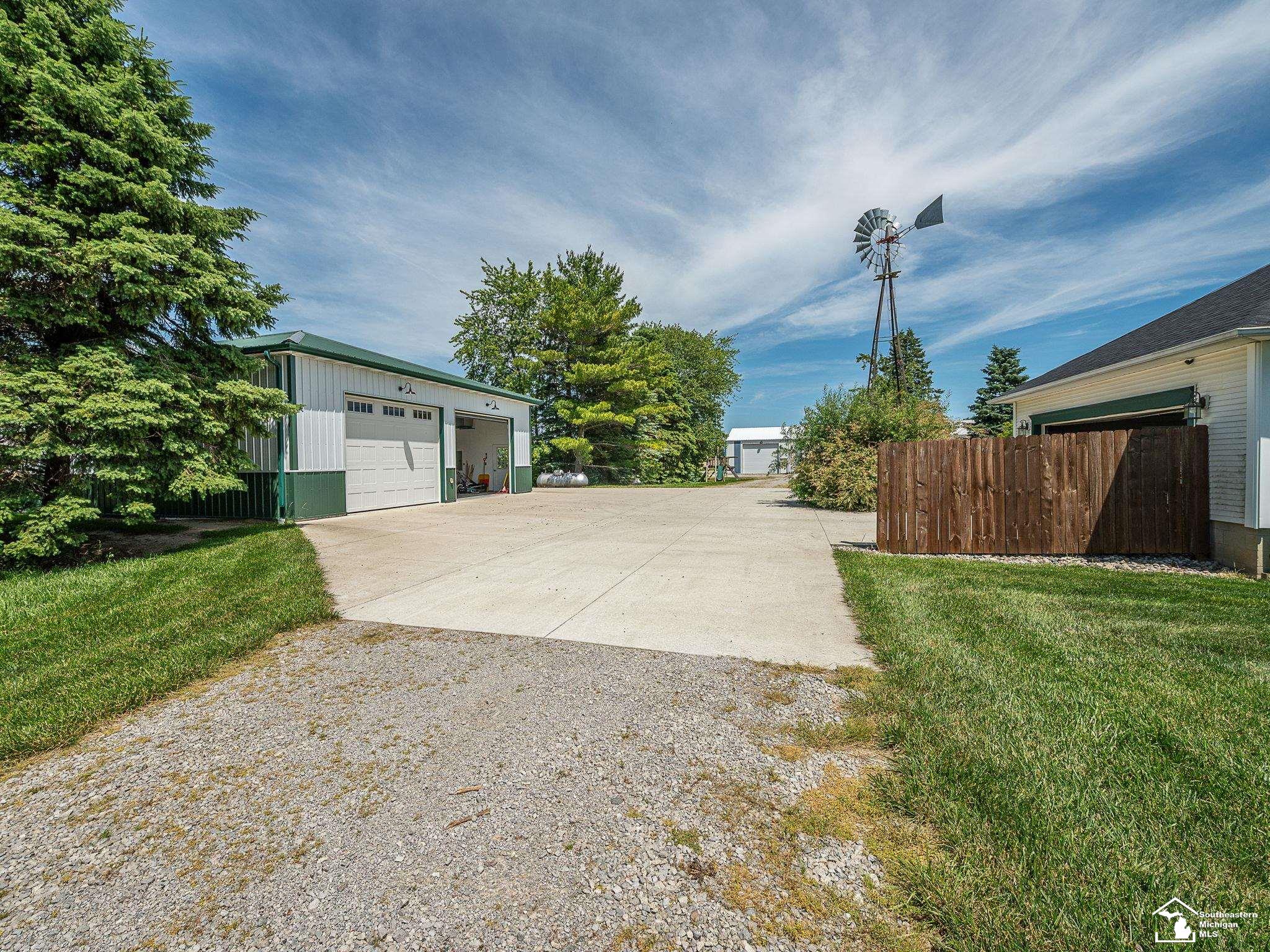 1661 Bucholtz Highway