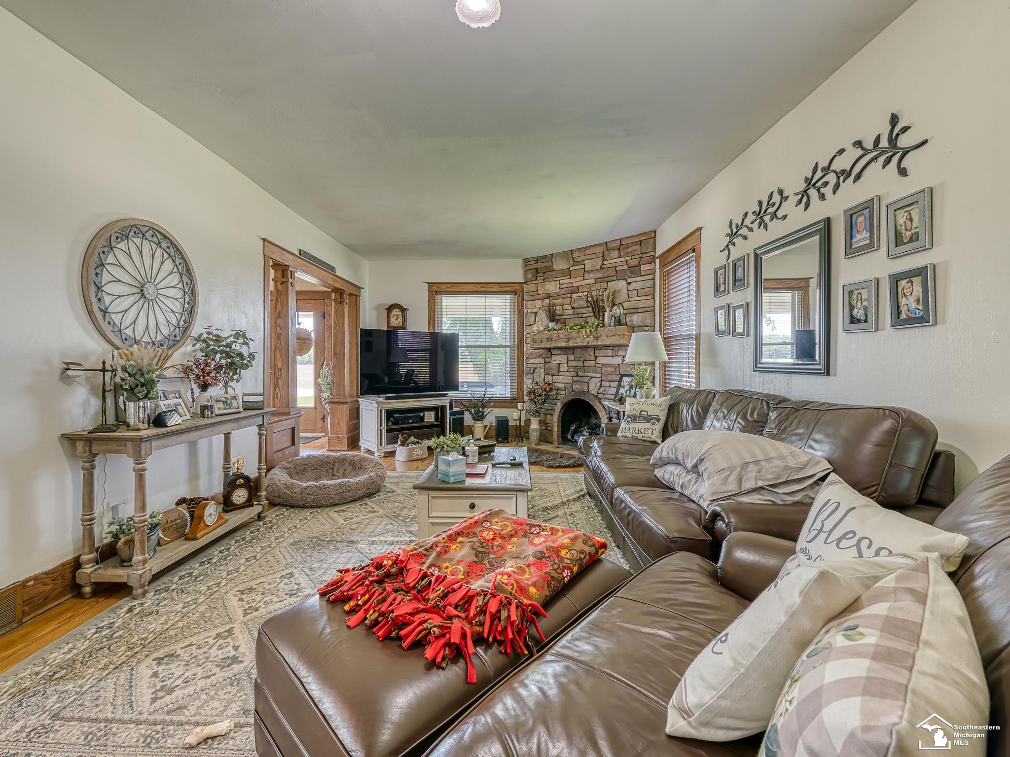 1661 Bucholtz Highway