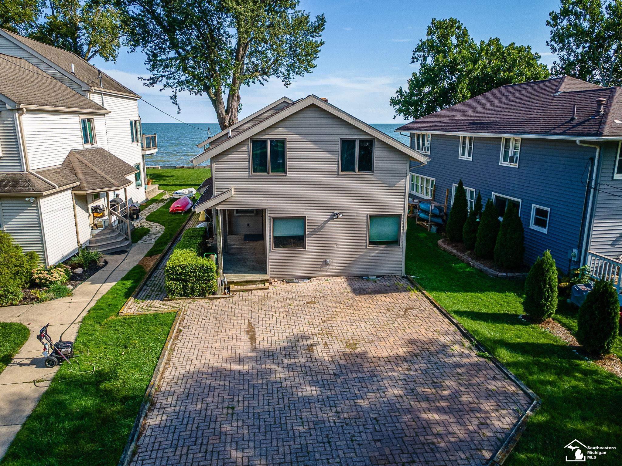 3360 Lakeshore Drive
