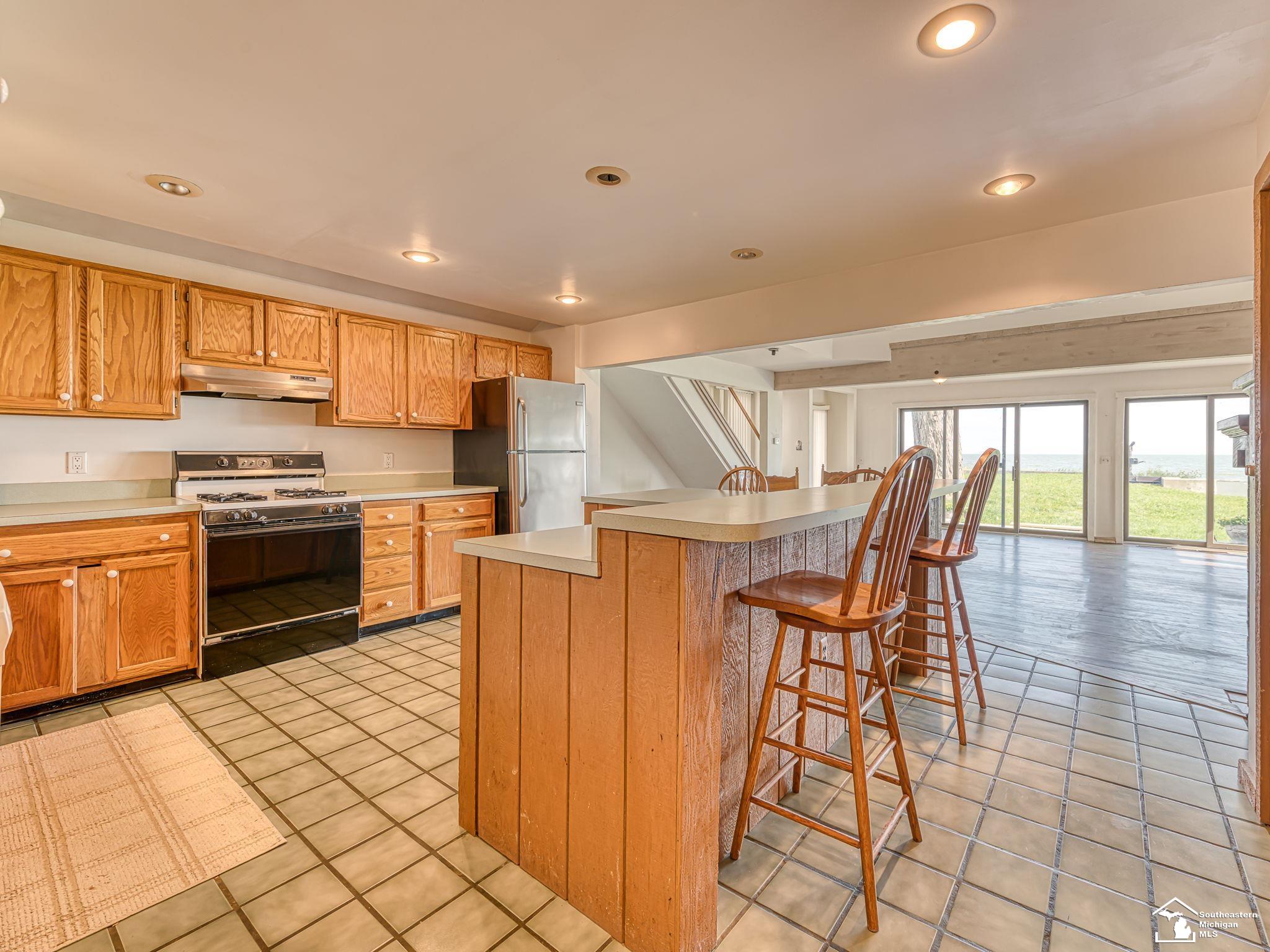 3360 Lakeshore Drive