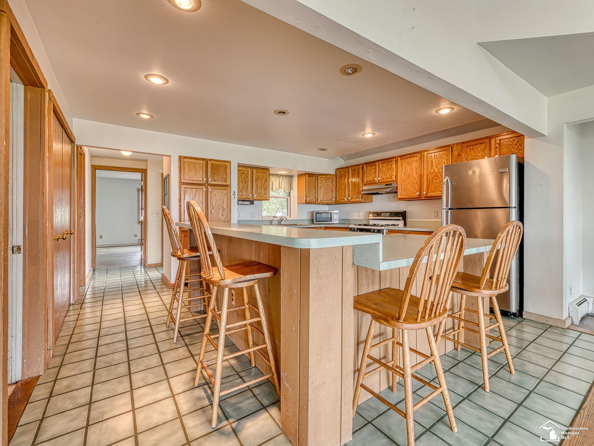 3360 Lakeshore Drive