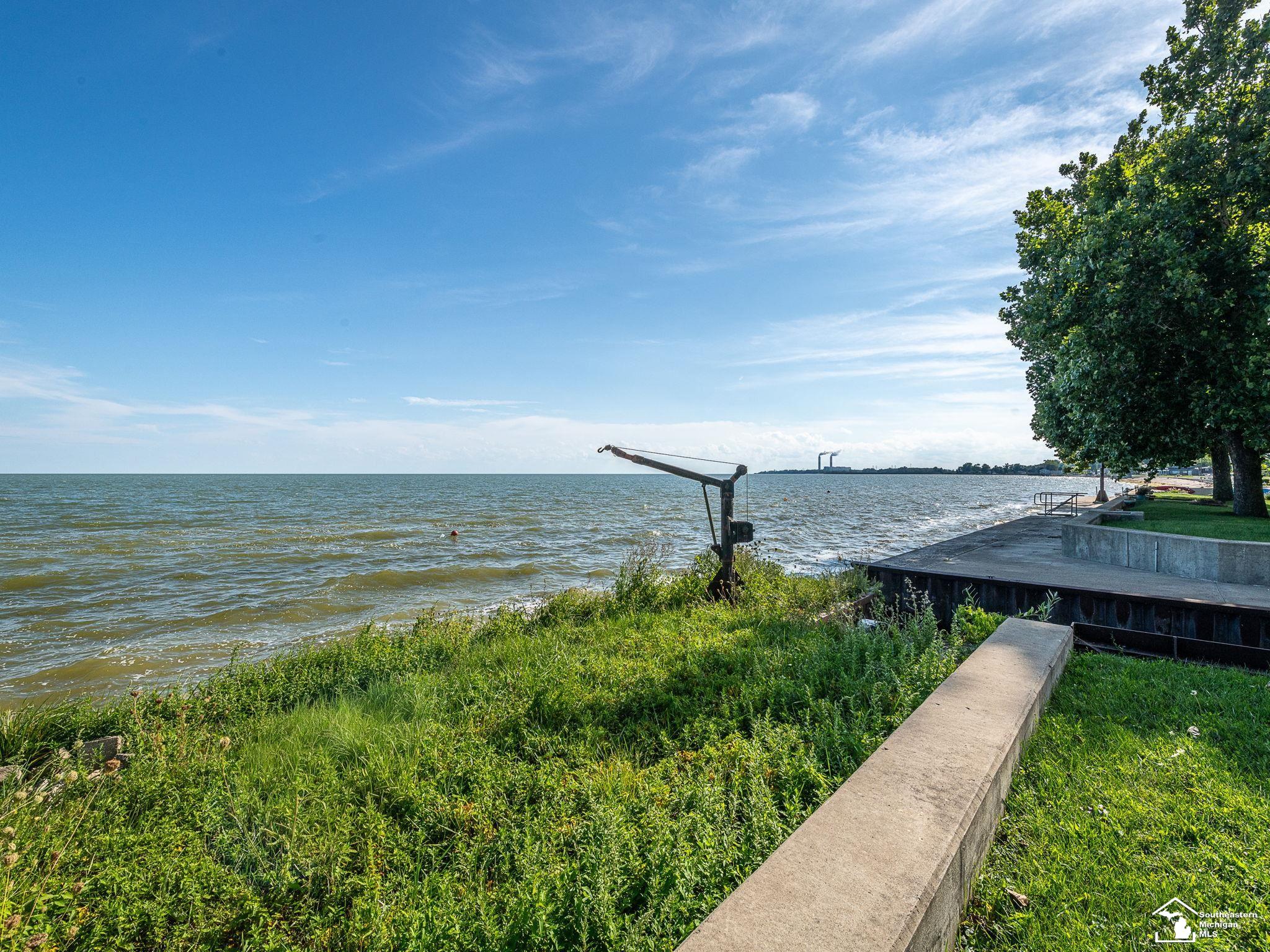 3360 Lakeshore Drive