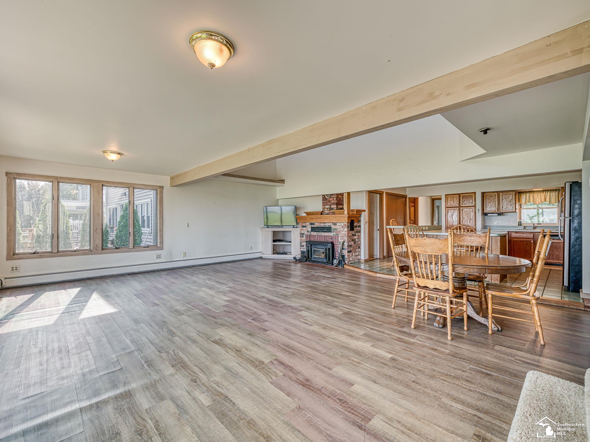 3360 Lakeshore Drive