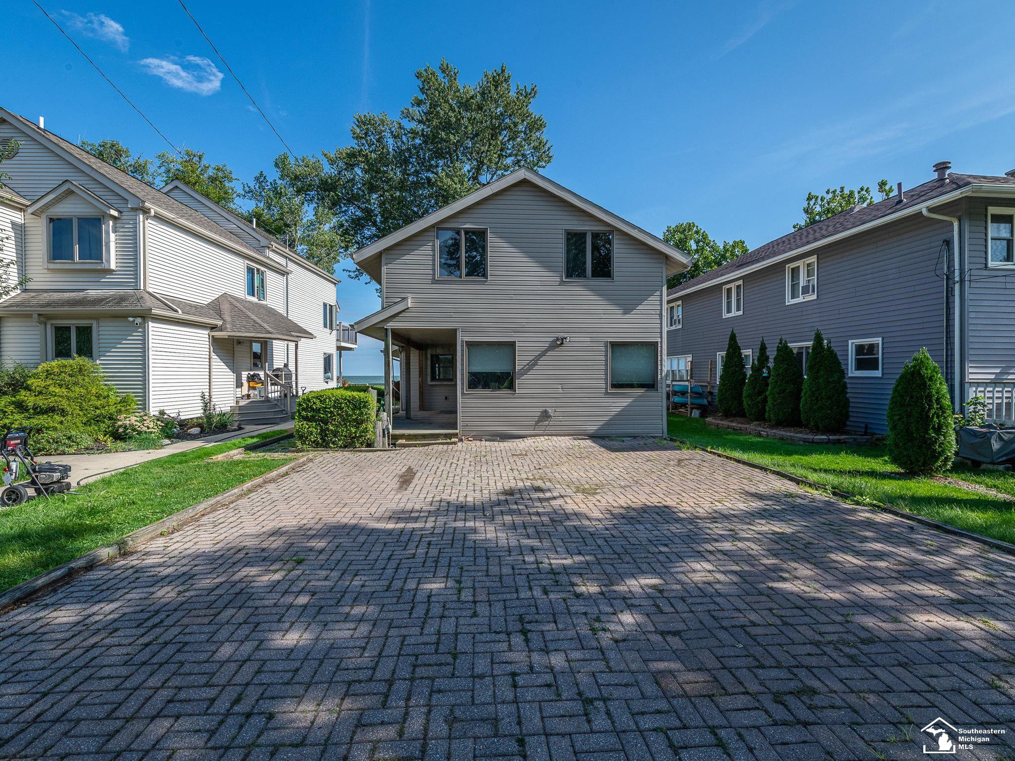 3360 Lakeshore Drive