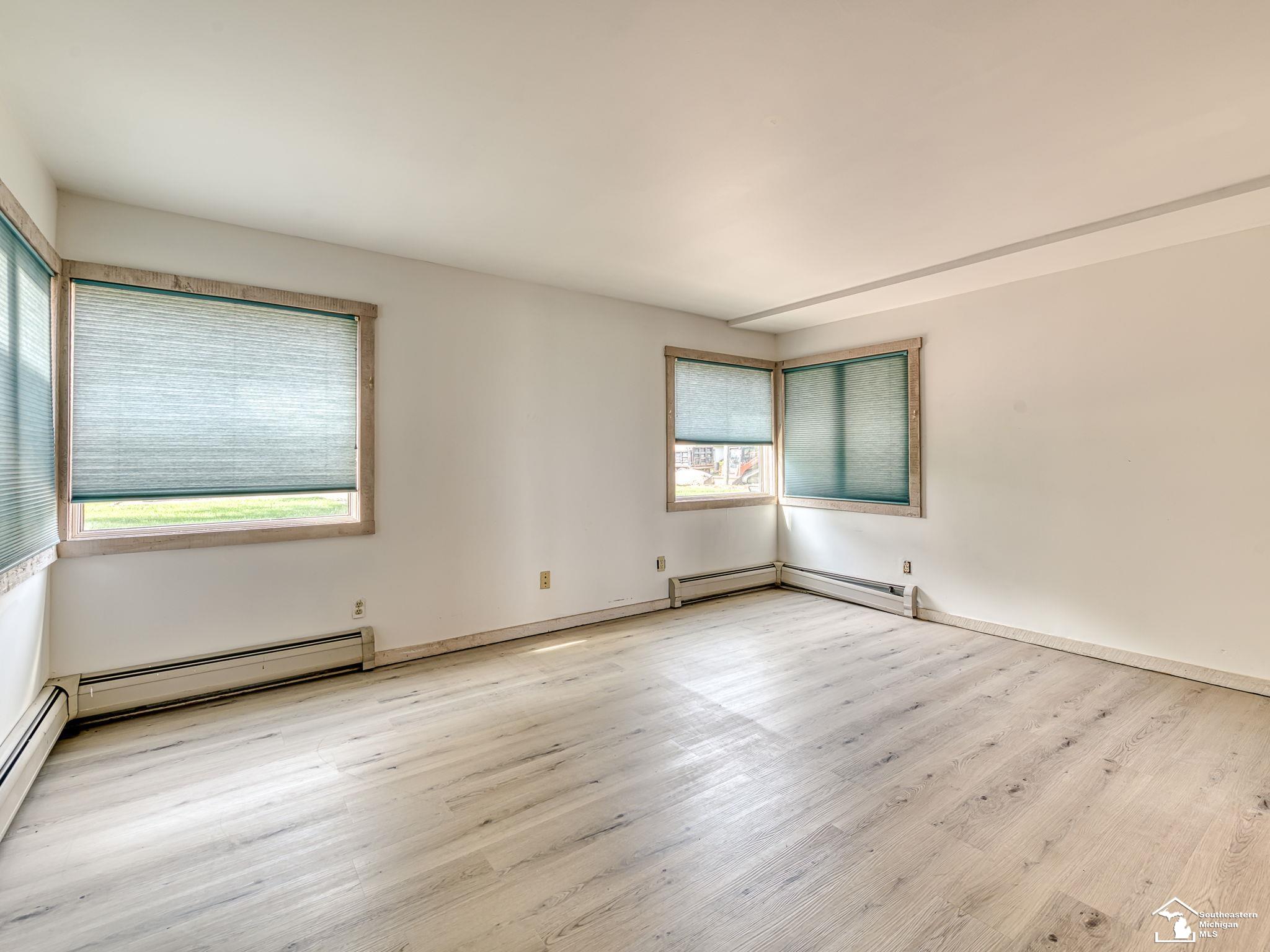 3360 Lakeshore Drive
