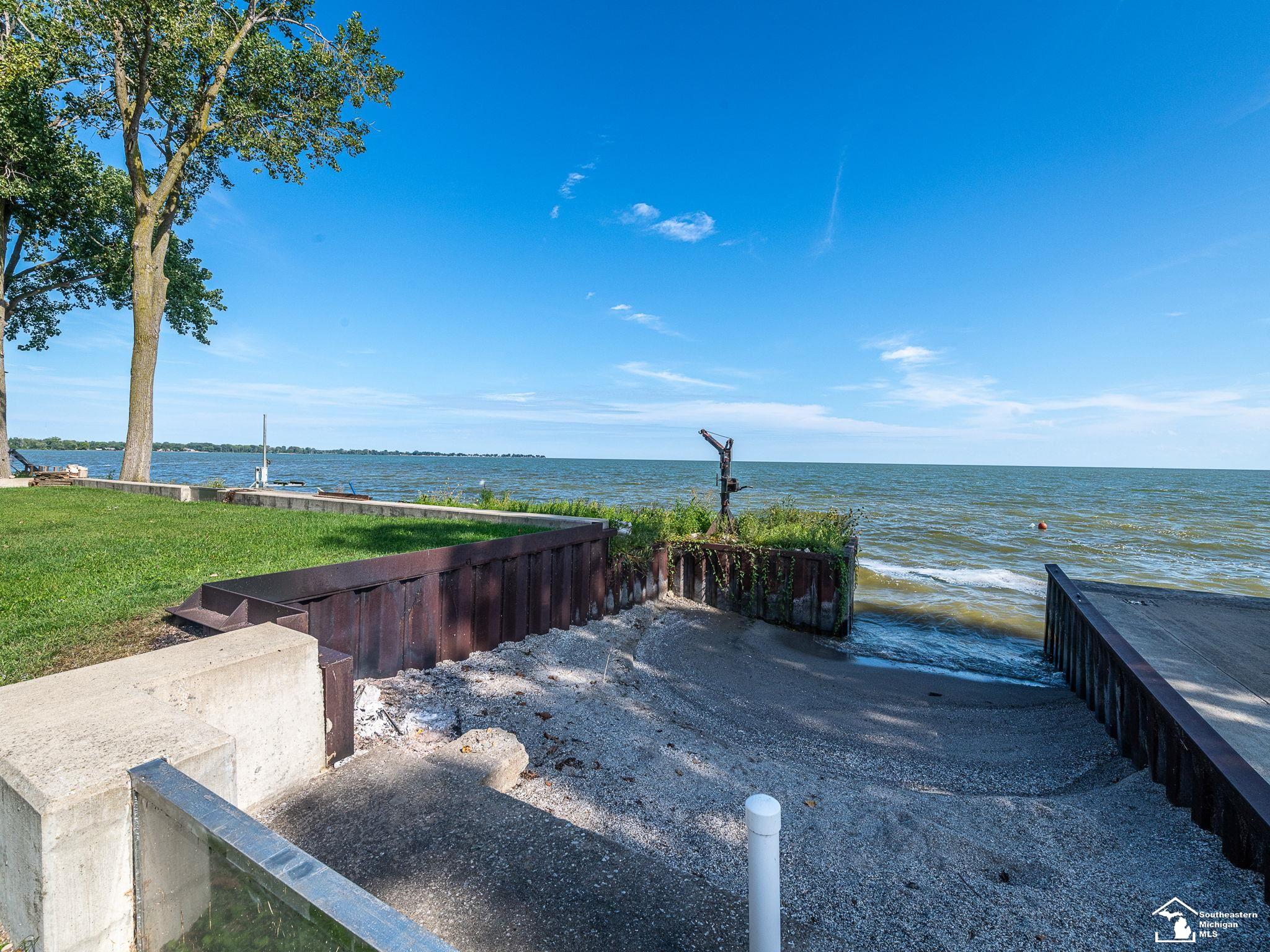 3360 Lakeshore Drive