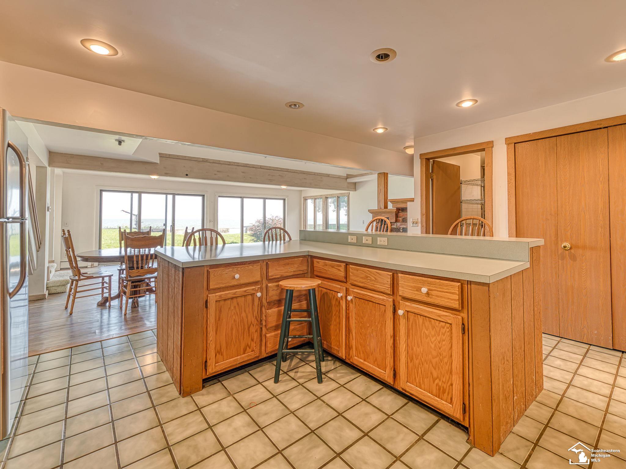3360 Lakeshore Drive