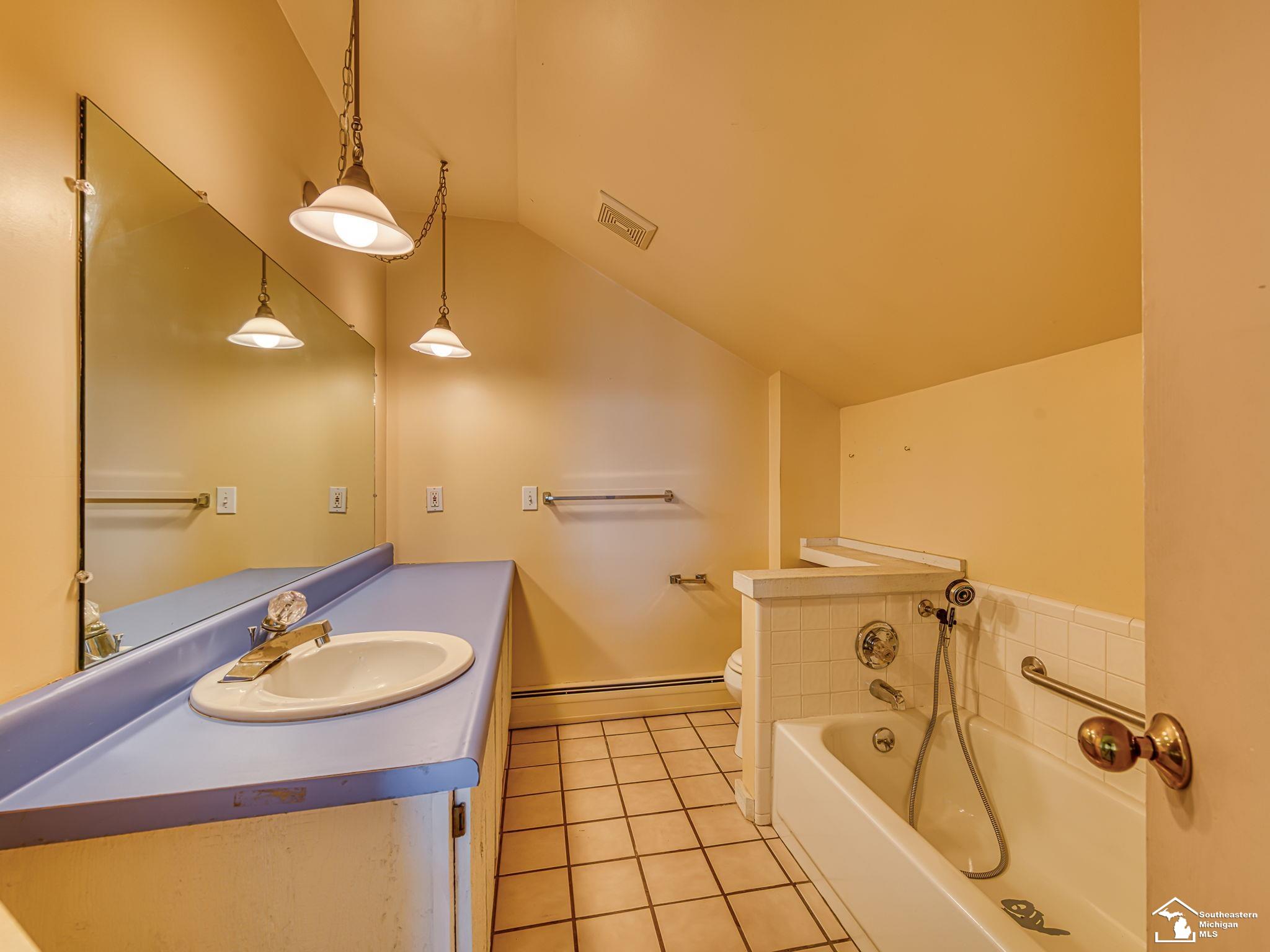 3360 Lakeshore Drive