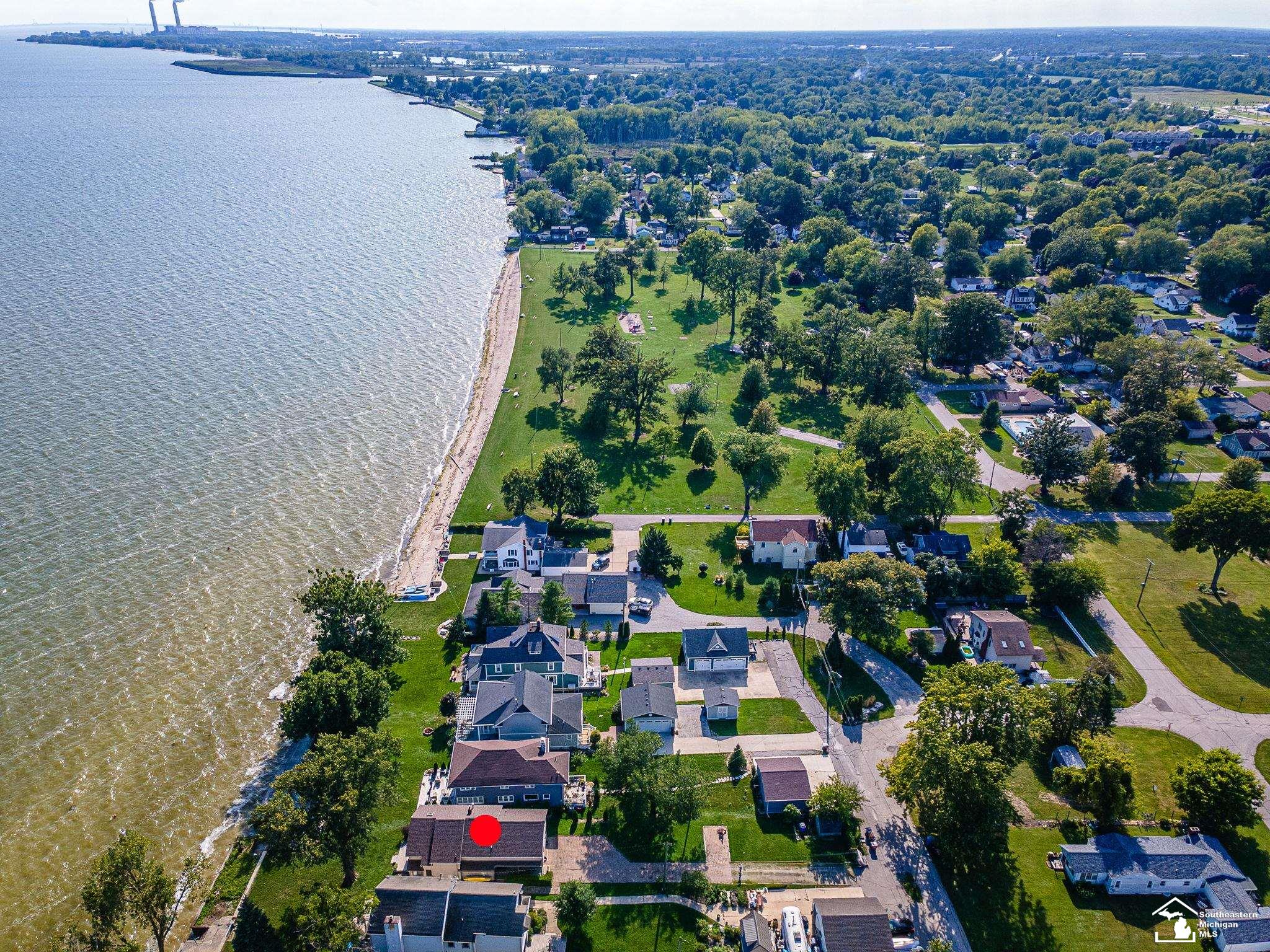 3360 Lakeshore Drive