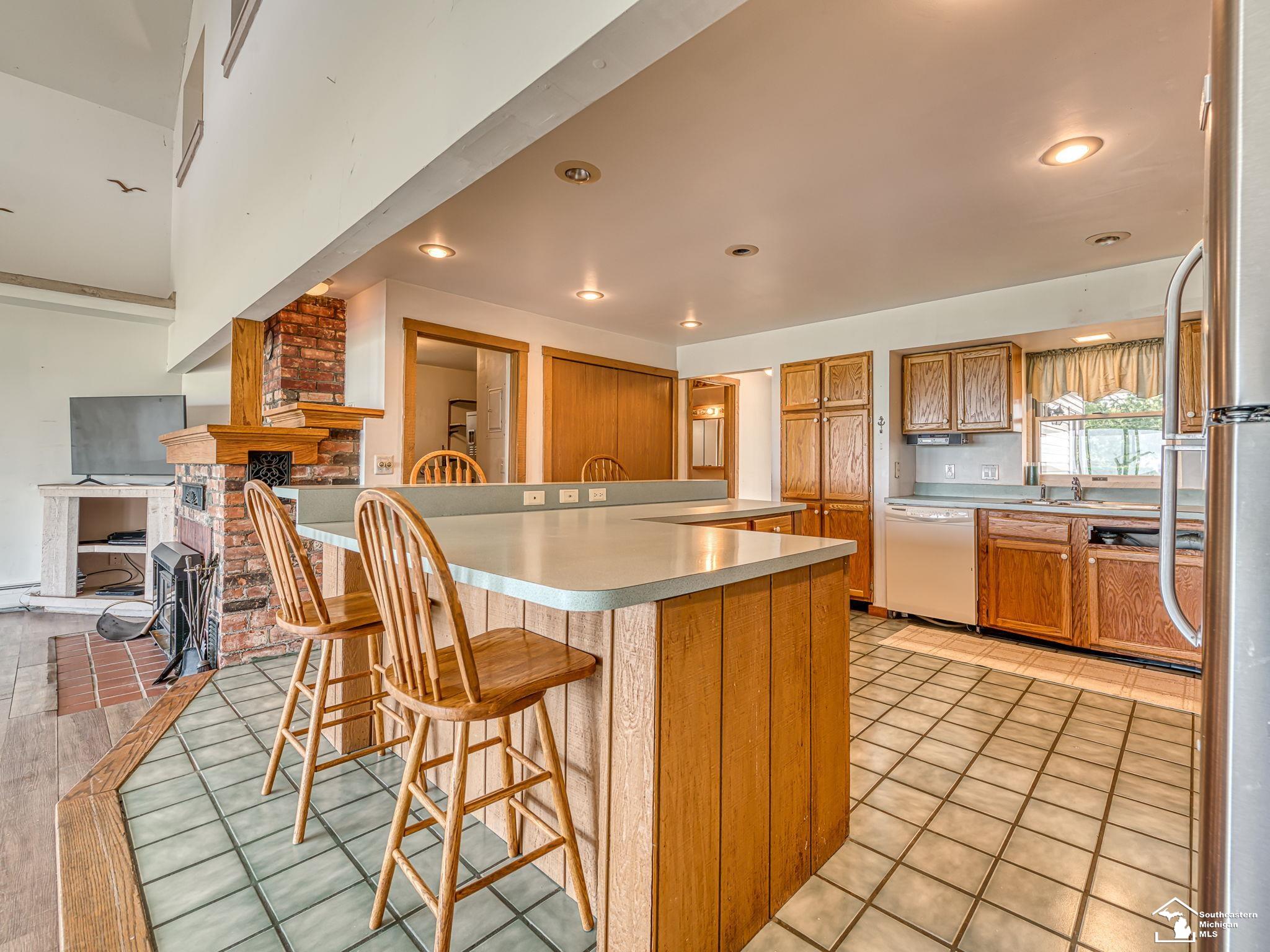 3360 Lakeshore Drive