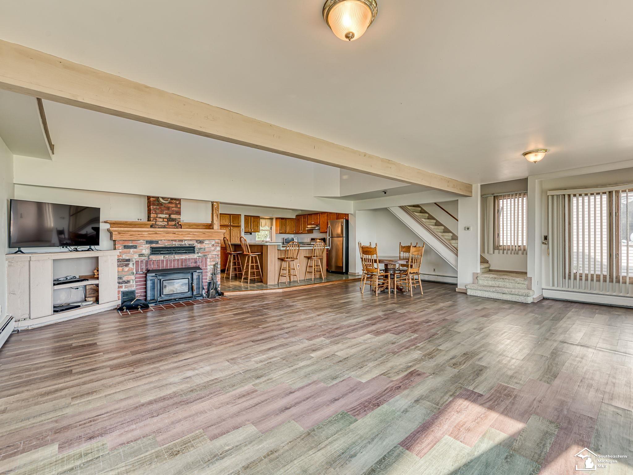 3360 Lakeshore Drive