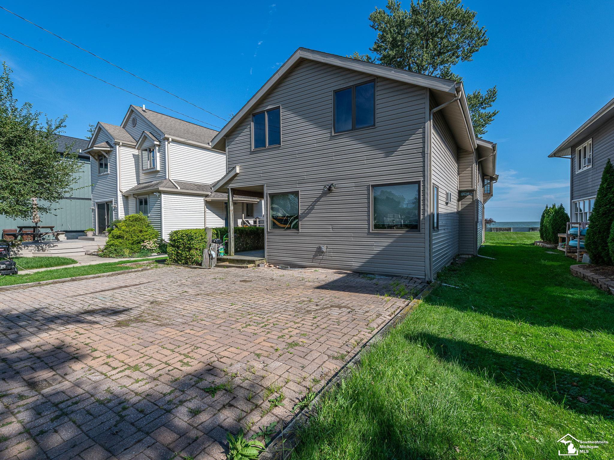 3360 Lakeshore Drive